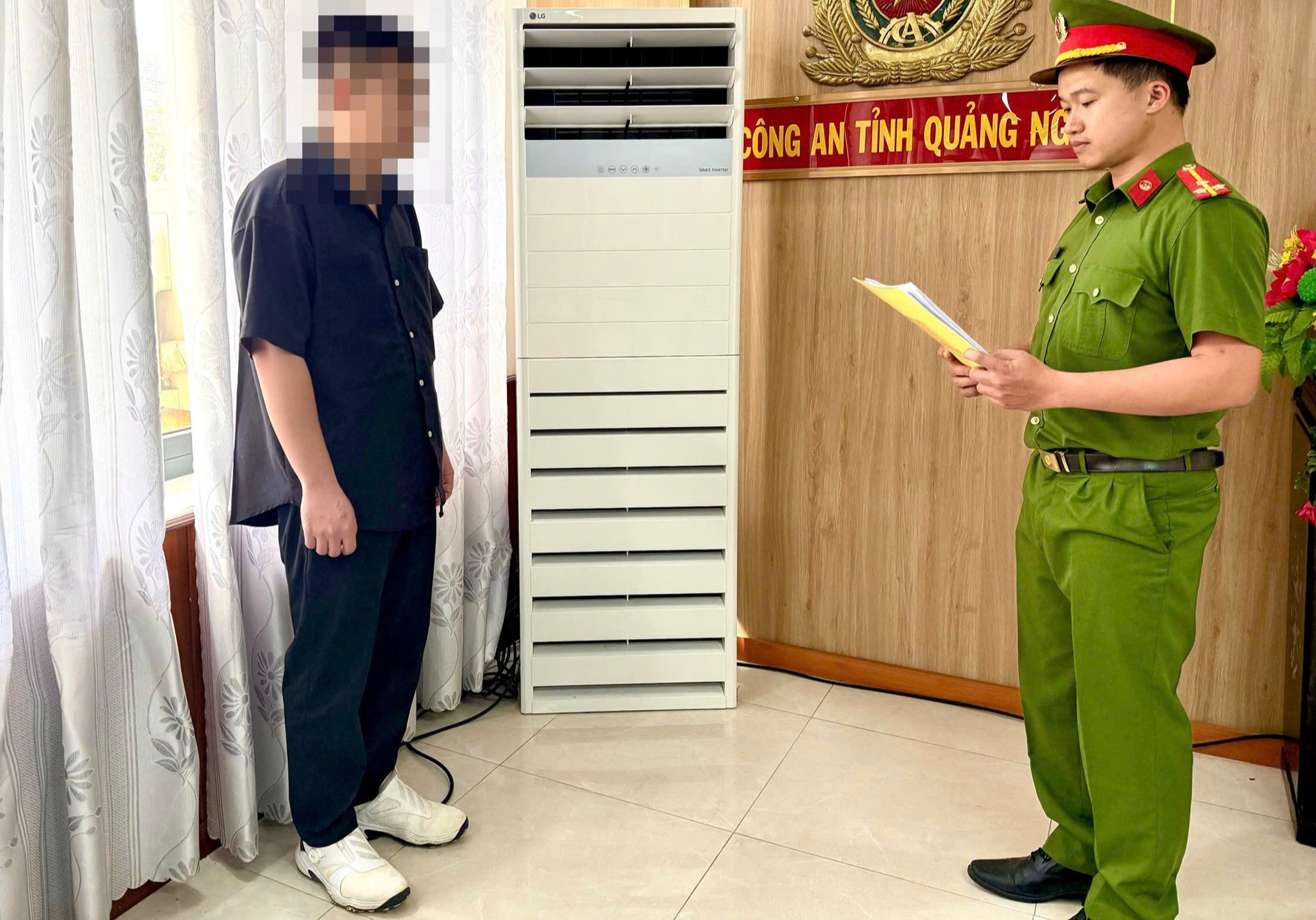 Gi&aacute;m đốc lừa người kh&aacute;c chơi chứng kho&aacute;n, chiếm đoạt h&agrave;ng trăm triệu đồng- Ảnh 1.