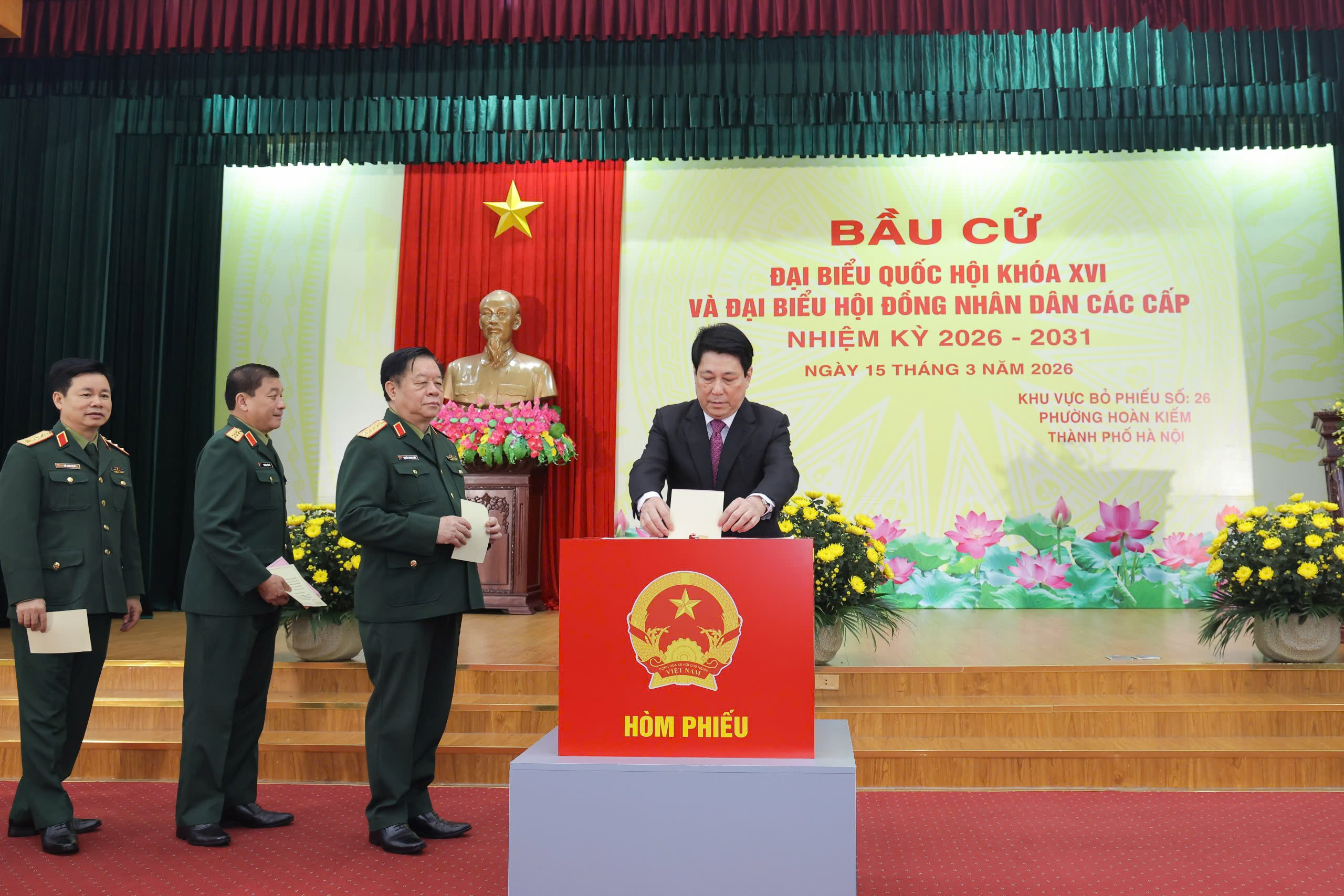 Chùm ảnh: Các đồng chí lãnh đạo Đảng, Nhà nước thực hiện quyền cử tri- Ảnh 6. Chùm ảnh: Các đồng chí lãnh đạo Đảng, Nhà nước thực hiện quyền cử tri- Ảnh 6.