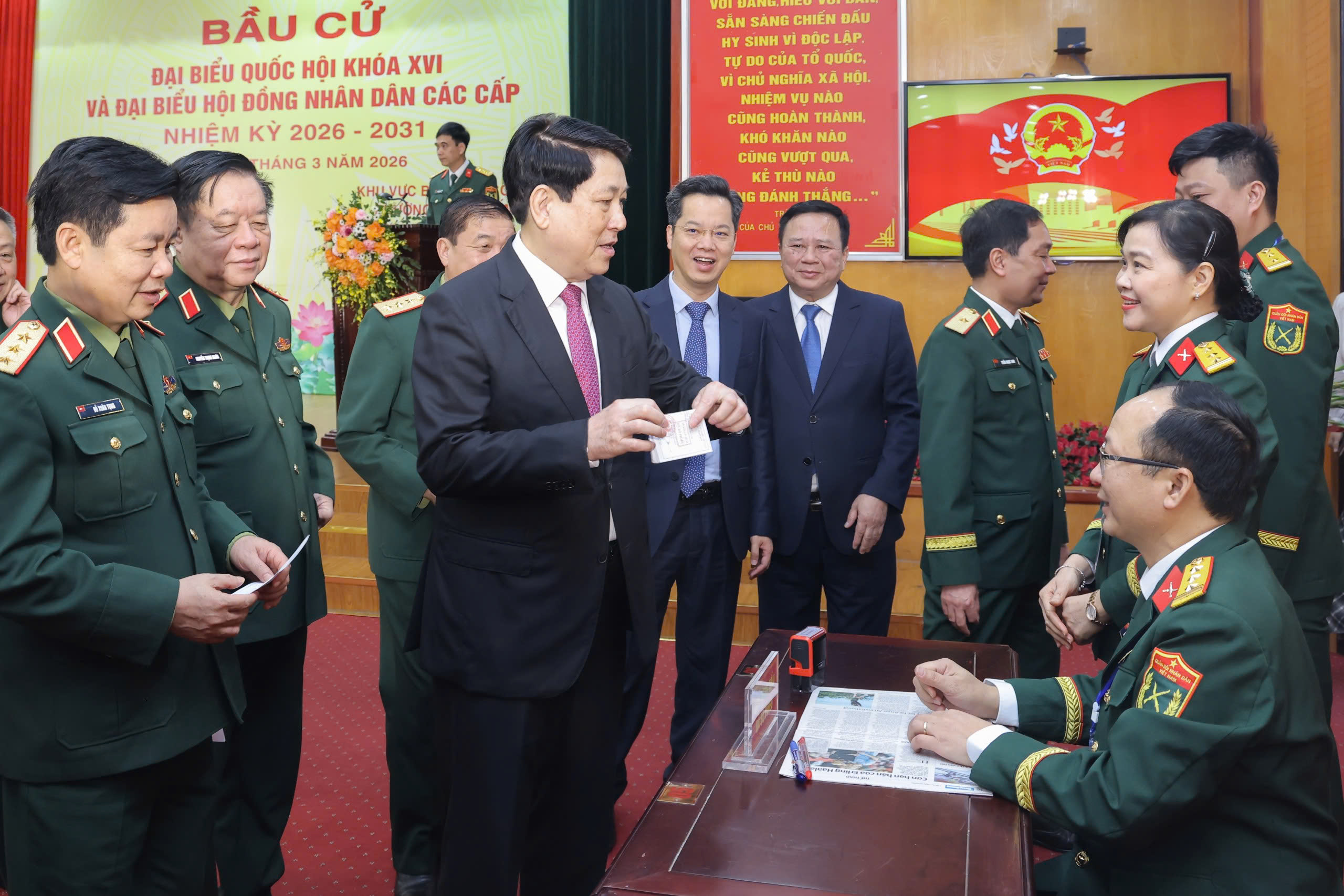 Chùm ảnh: Các đồng chí lãnh đạo Đảng, Nhà nước thực hiện quyền cử tri- Ảnh 5. Chùm ảnh: Các đồng chí lãnh đạo Đảng, Nhà nước thực hiện quyền cử tri- Ảnh 5.