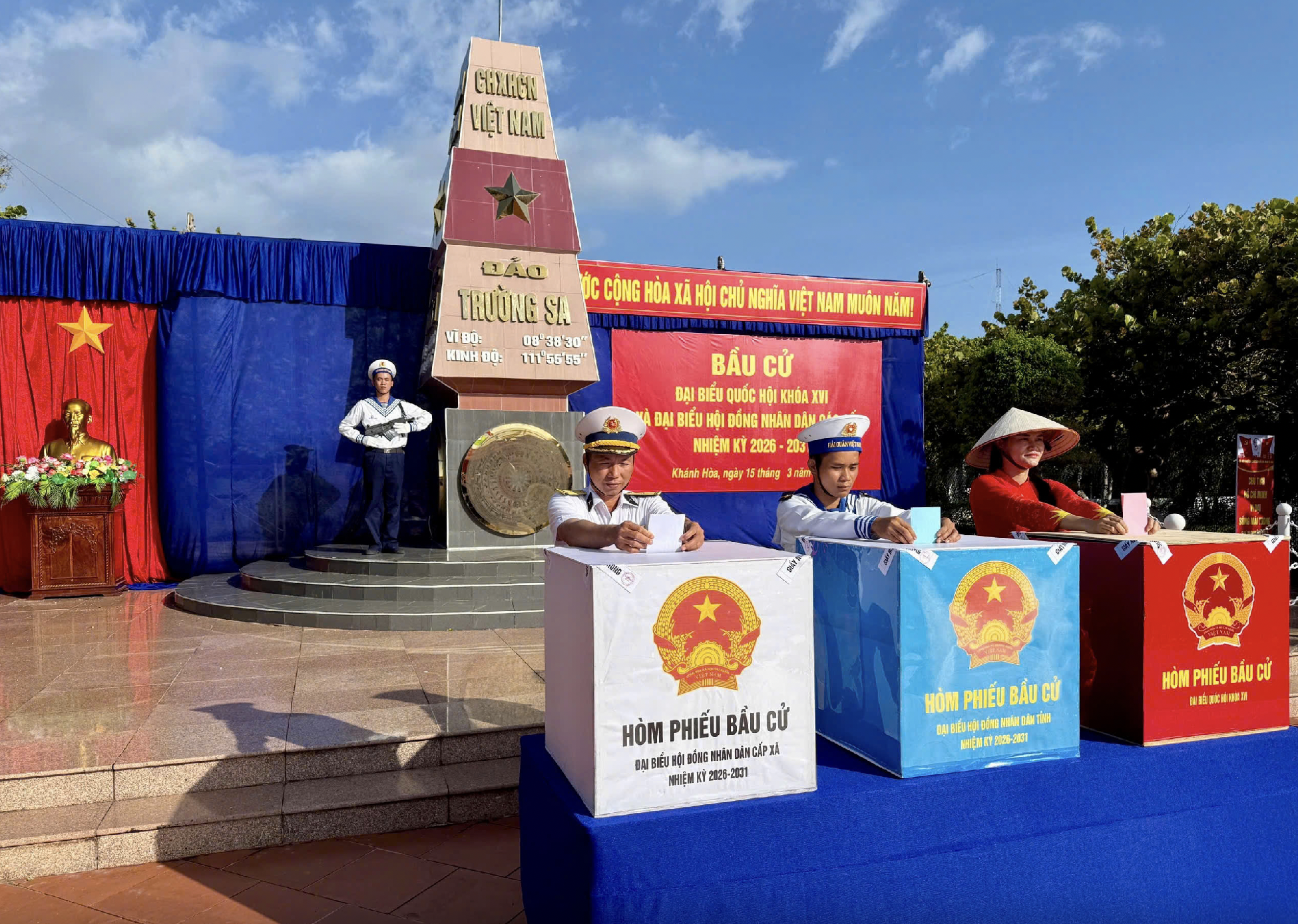 99,38% cử tri cả nước bỏ phiếu bầu cử, hai địa phương đạt tỷ lệ 100%- Ảnh 1. 99,38% cử tri cả nước bỏ phiếu bầu cử, hai địa phương đạt tỷ lệ 100%- Ảnh 1.