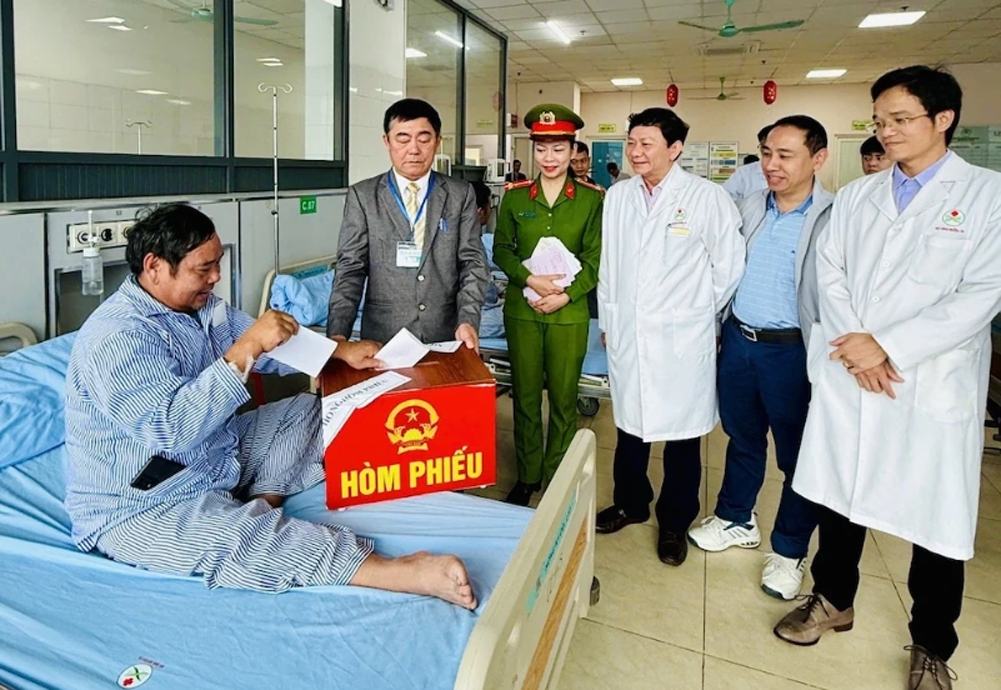 H&ograve;m phiếu bầu cử ở những nơi "đặc biệt" tại Thanh H&oacute;a- Ảnh 1.