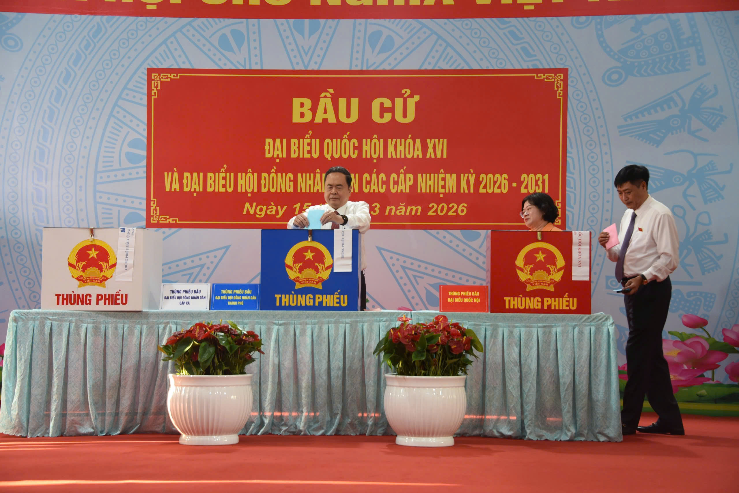 Chùm ảnh: Các đồng chí lãnh đạo Đảng, Nhà nước thực hiện quyền cử tri- Ảnh 13. Chùm ảnh: Các đồng chí lãnh đạo Đảng, Nhà nước thực hiện quyền cử tri- Ảnh 13.