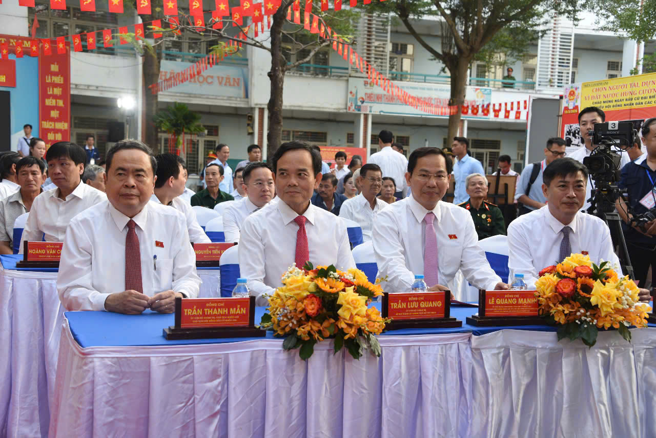 Chùm ảnh: Các đồng chí lãnh đạo Đảng, Nhà nước thực hiện quyền cử tri- Ảnh 14. Chùm ảnh: Các đồng chí lãnh đạo Đảng, Nhà nước thực hiện quyền cử tri- Ảnh 14.