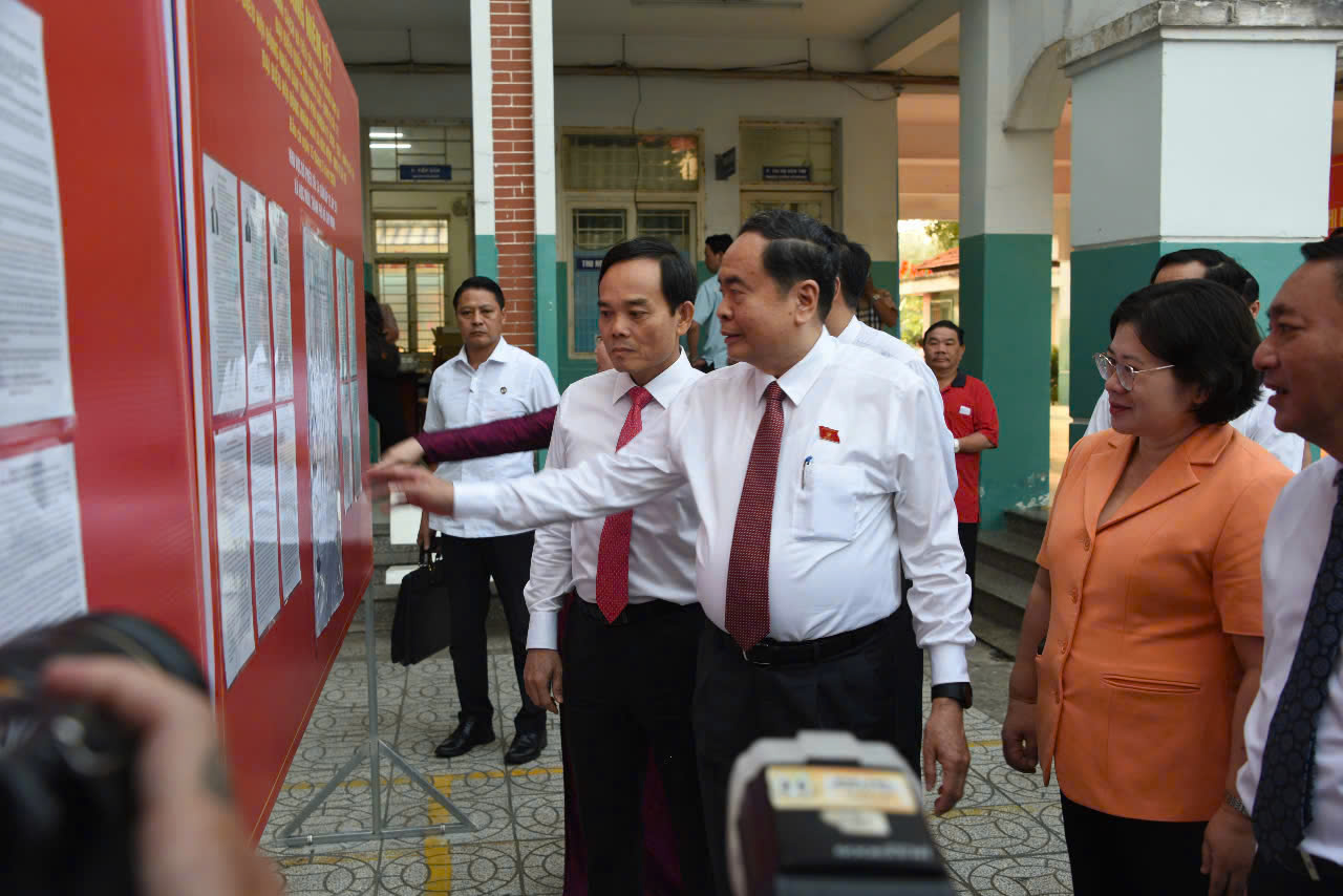 Chùm ảnh: Các đồng chí lãnh đạo Đảng, Nhà nước thực hiện quyền cử tri- Ảnh 15. Chùm ảnh: Các đồng chí lãnh đạo Đảng, Nhà nước thực hiện quyền cử tri- Ảnh 15.