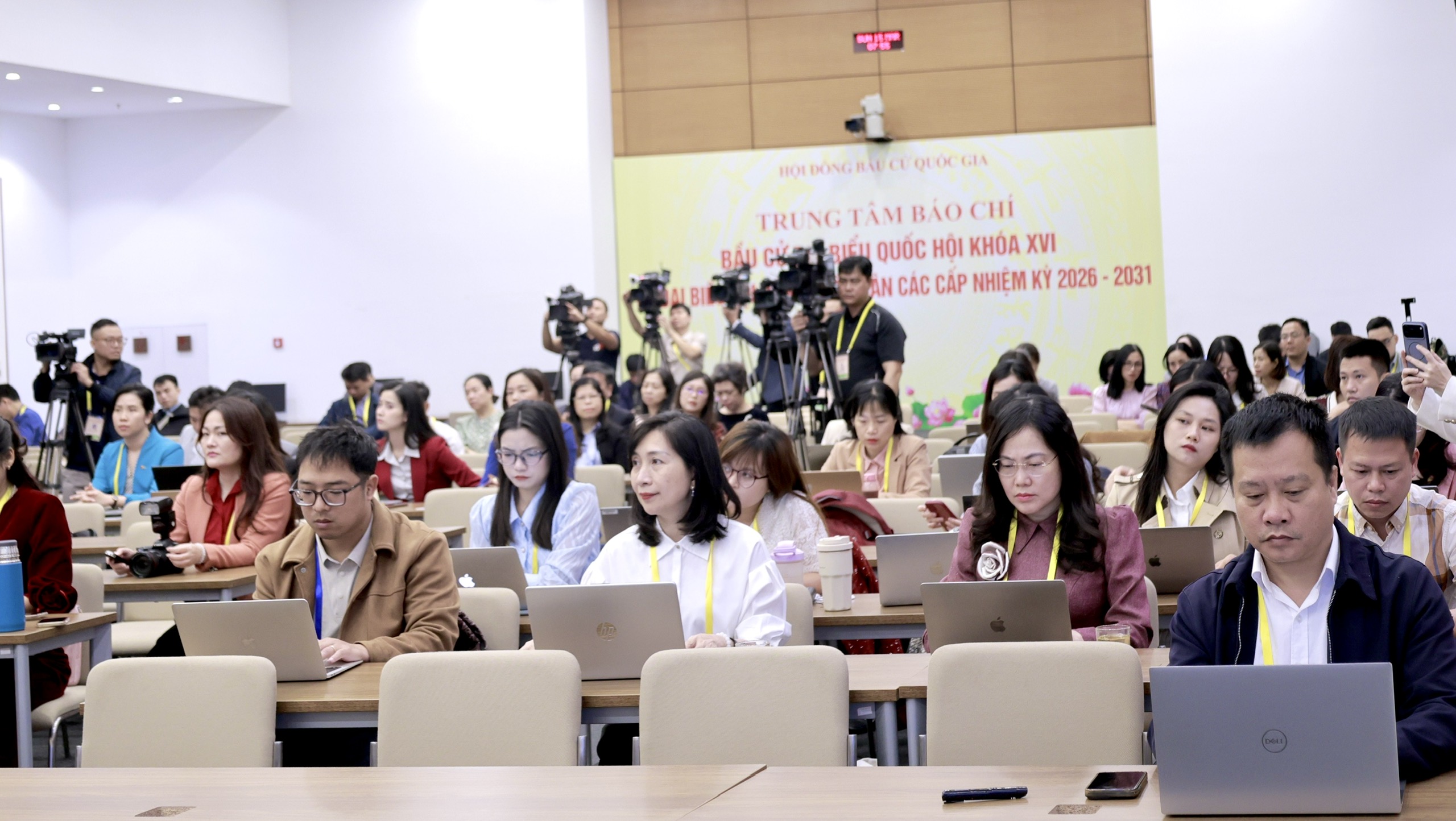 Sẽ cập nhật kết quả và tiến độ bầu cử trên toàn quốc định kỳ 2 tiếng/lần- Ảnh 3. Sẽ cập nhật kết quả và tiến độ bầu cử trên toàn quốc định kỳ 2 tiếng/lần- Ảnh 3.