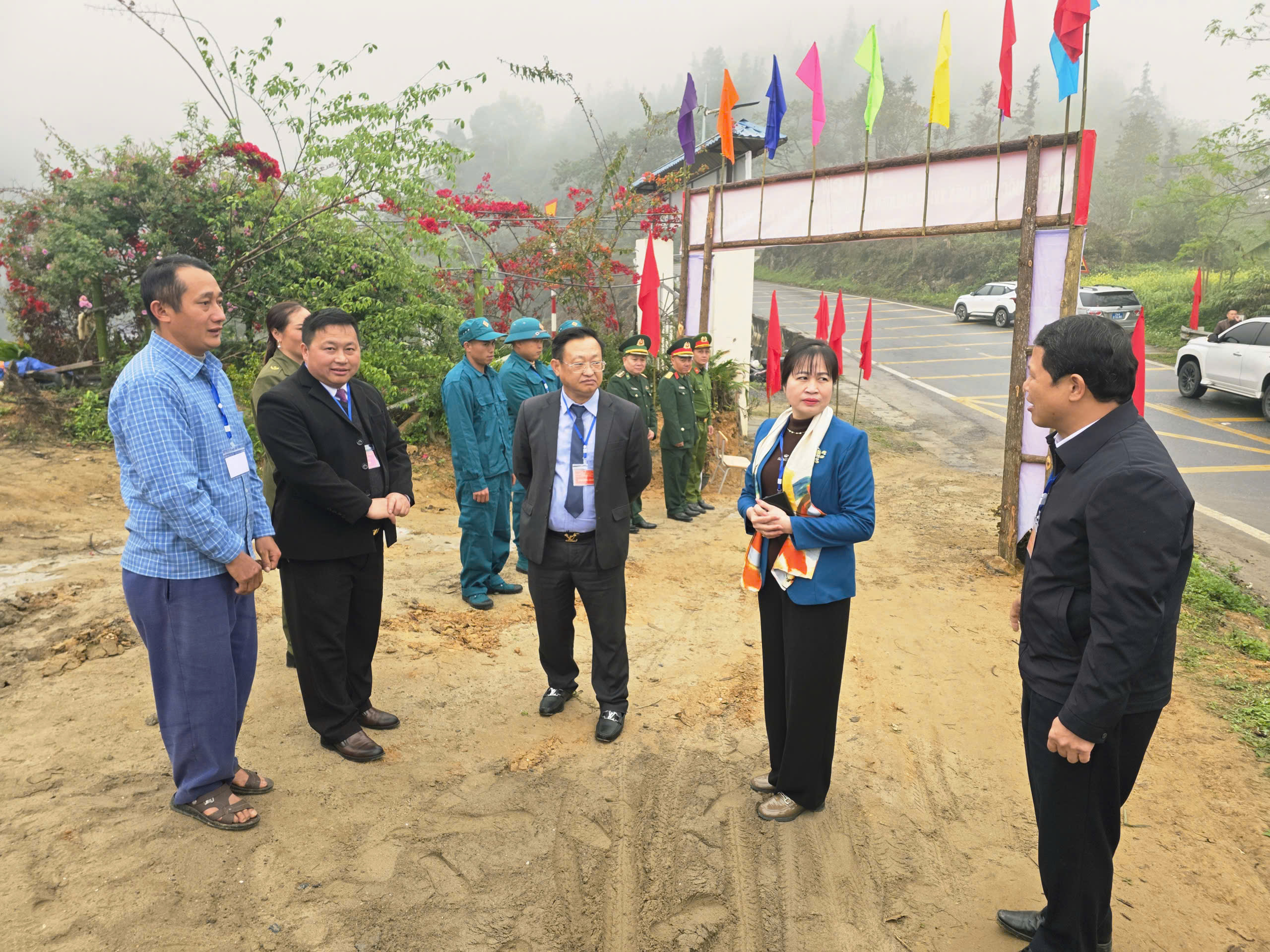 Cử tri vùng cao, hải đảo nô nức đi bầu cử từ sáng sớm- Ảnh 7. Cử tri vùng cao, hải đảo nô nức đi bầu cử từ sáng sớm- Ảnh 7.