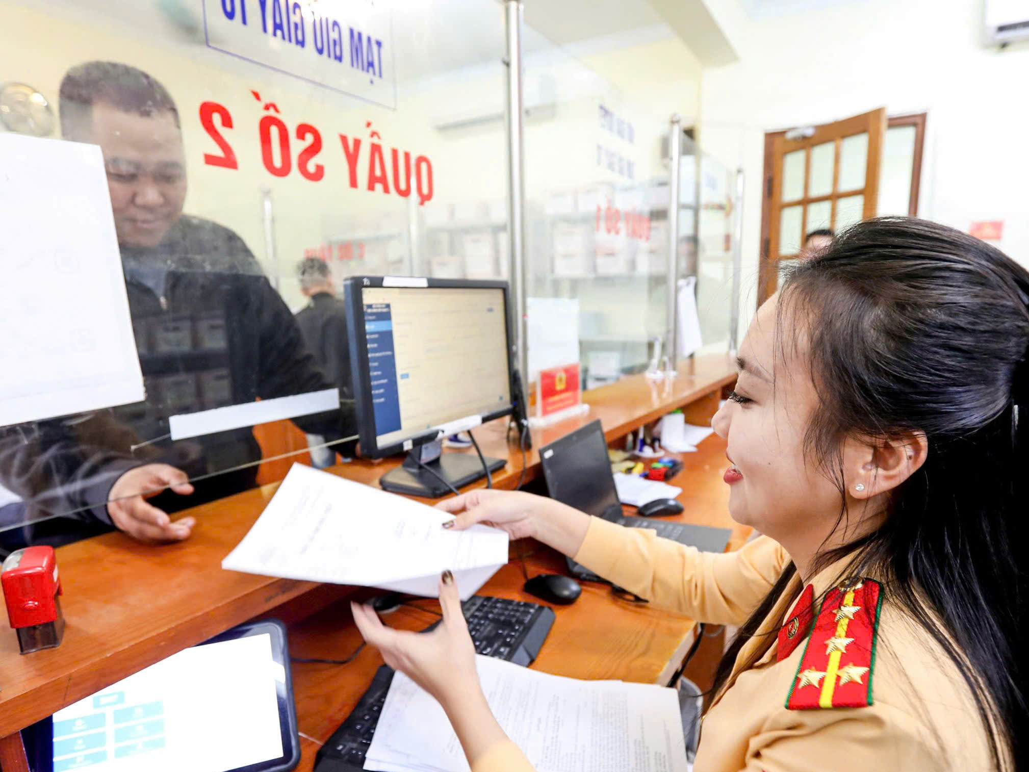 H&agrave; Nội: Những loại &ocirc; t&ocirc; tải, xe kh&aacute;ch n&agrave;o cần xin giấy chấp thuận v&agrave;o phố cấm từ 16/3?- Ảnh 1.