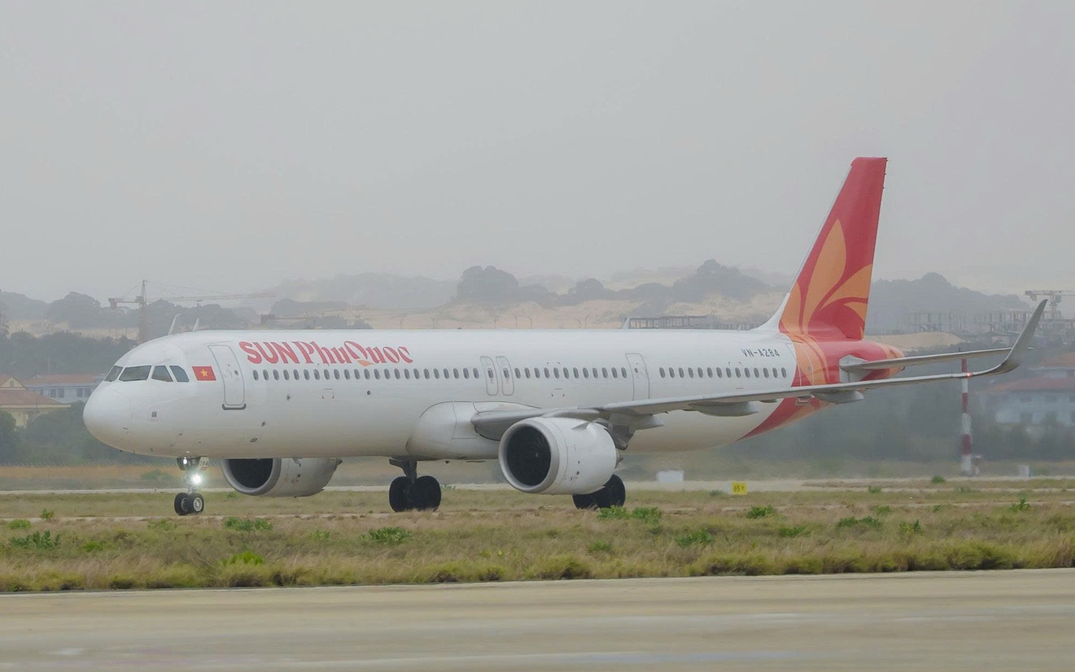 Mở đường bay thẳng Minsk - Cam Ranh, tăng kết nối du lịch Khánh Hòa - Belarus- Ảnh 3. Mở đường bay thẳng Nha Trang - Phú Quốc, tăng kết nối hai trung tâm du lịch biển