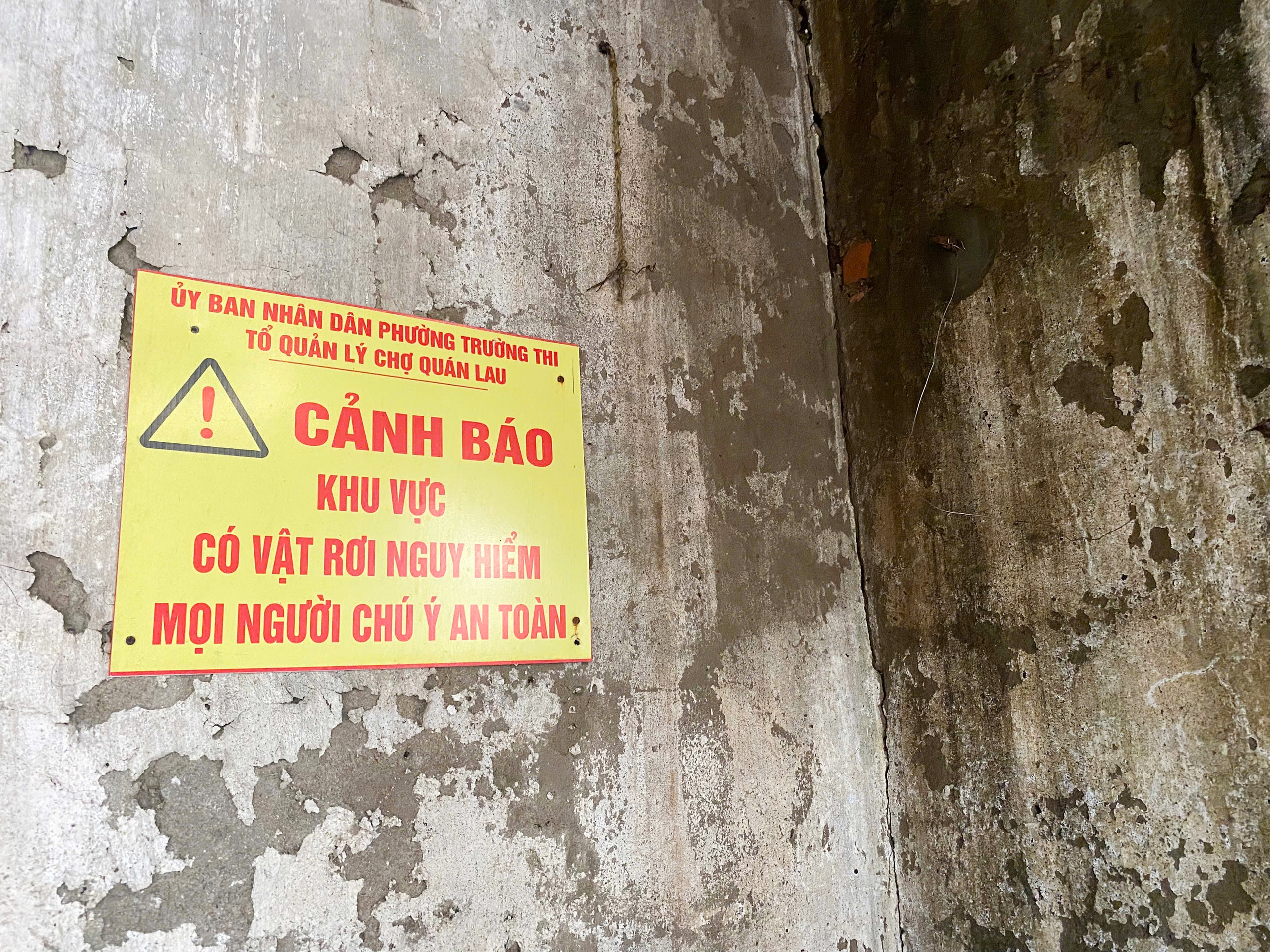 Nghệ An: Nhiều chợ dân sinh xuống cấp, hư hỏng nặng- Ảnh 6. Nghệ An: Nhiều chợ dân sinh xuống cấp, hư hỏng nặng- Ảnh 6.