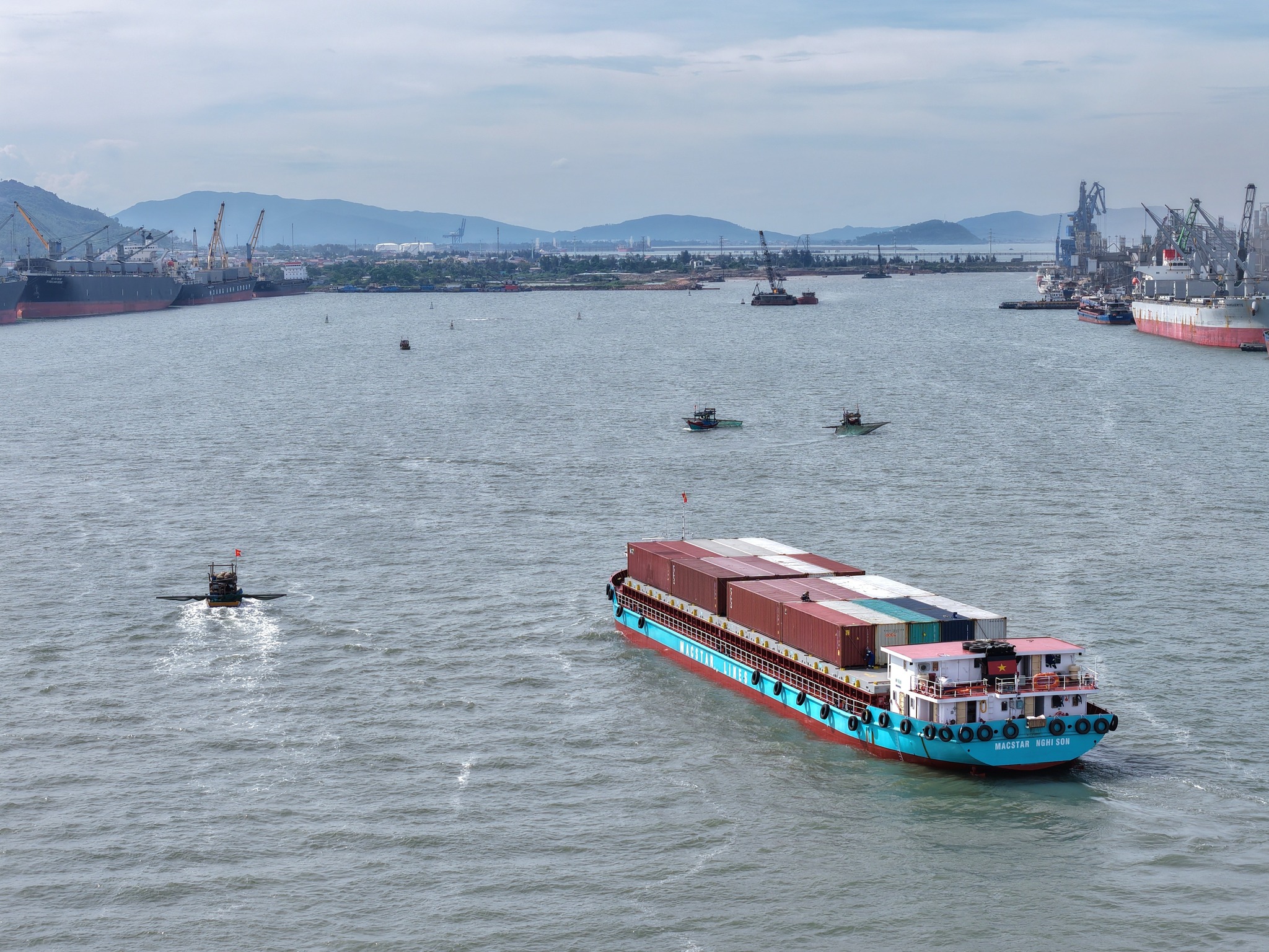 Đội tàu VR-SB vượt 3.000 phương tiện, sản lượng vận tải tăng gấp 3- Ảnh 1. Đội tàu VR-SB vượt 3.000 phương tiện, sản lượng vận tải tăng gấp 3- Ảnh 1.