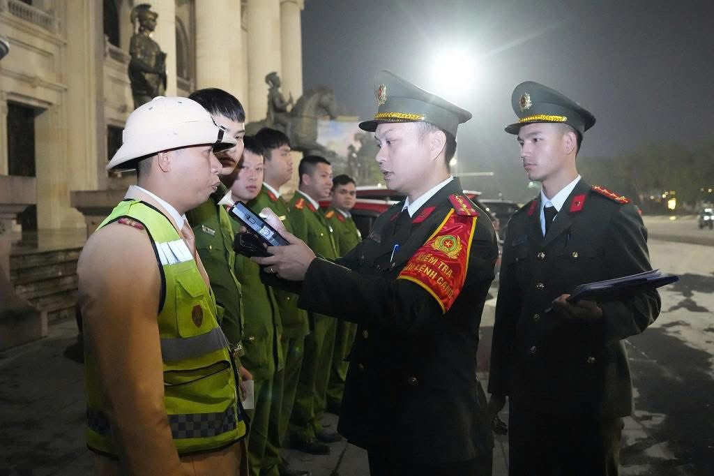 Kế hoạch 373 - "Quả đấm th&eacute;p" trấn &aacute;p vi phạm, tội phạm tr&ecirc;n c&aacute;c tuyến đường xứ Nghệ- Ảnh 9.