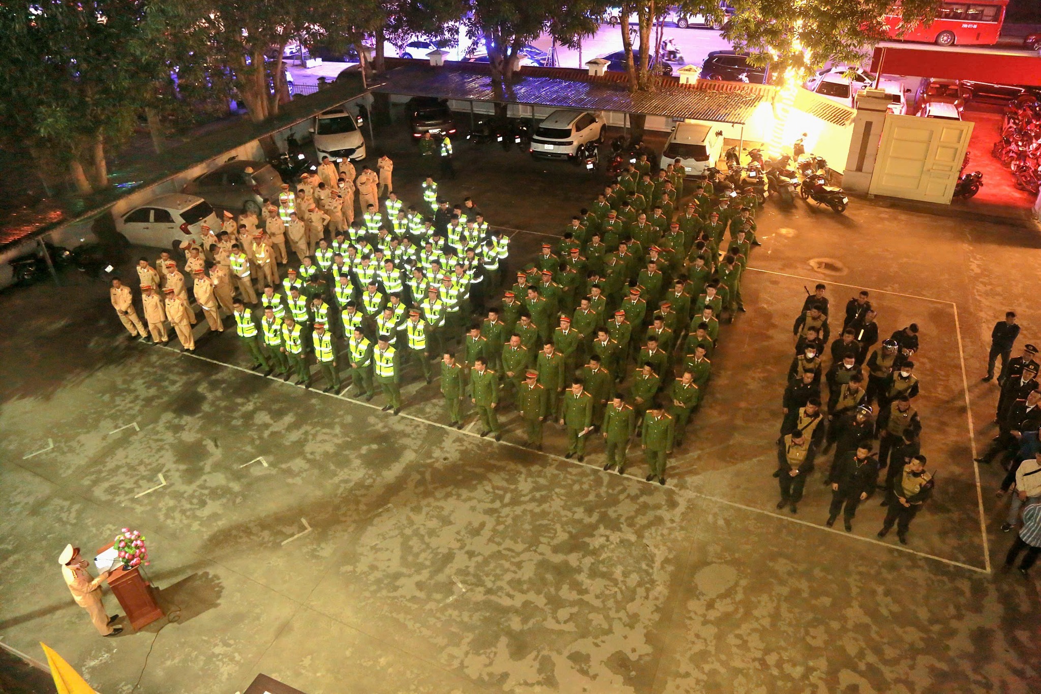 Kế hoạch 373 - "Quả đấm th&eacute;p" trấn &aacute;p vi phạm, tội phạm tr&ecirc;n c&aacute;c tuyến đường xứ Nghệ- Ảnh 1.