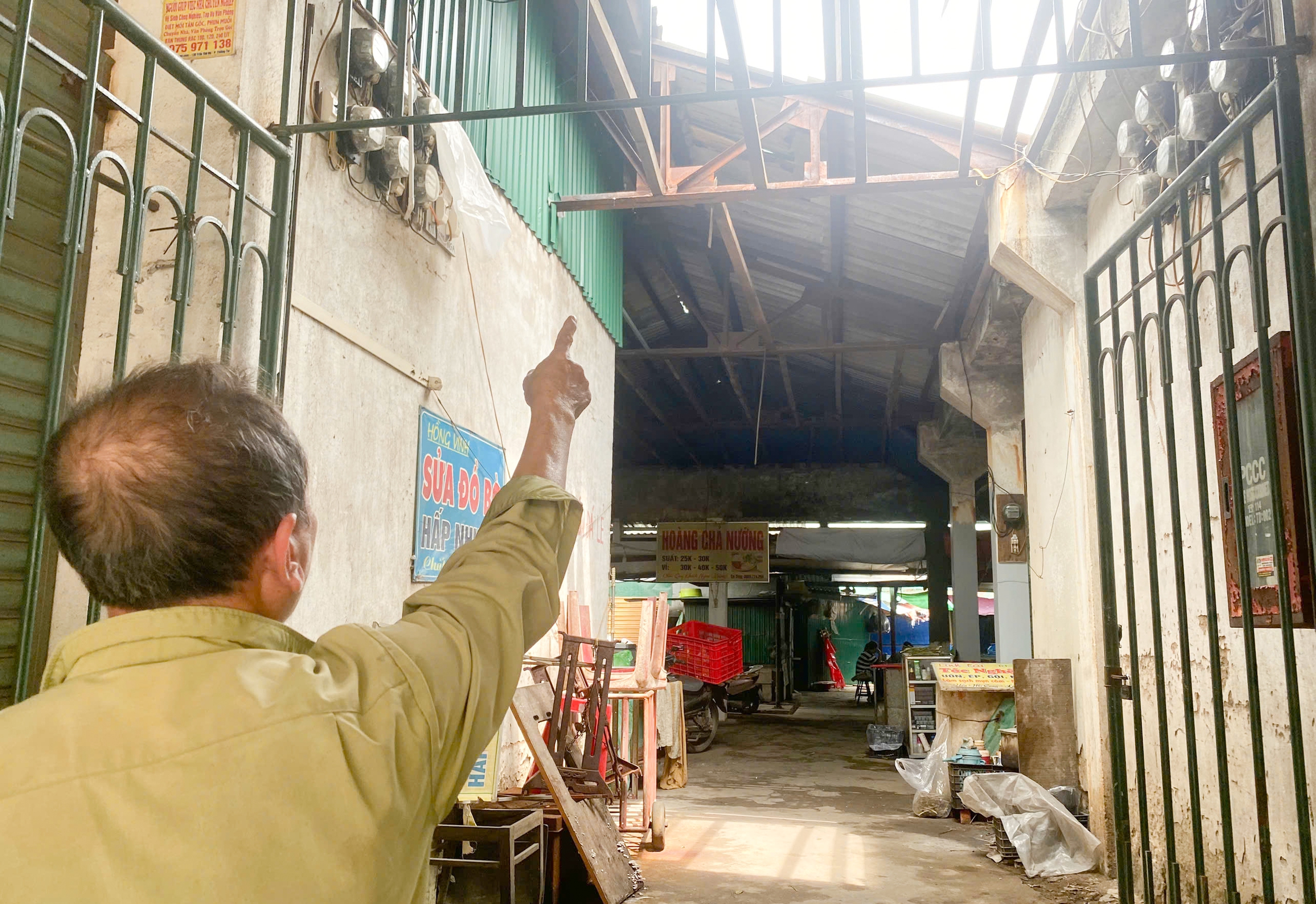 Nghệ An: Nhiều chợ dân sinh xuống cấp, hư hỏng nặng- Ảnh 3. Nghệ An: Nhiều chợ dân sinh xuống cấp, hư hỏng nặng- Ảnh 3.