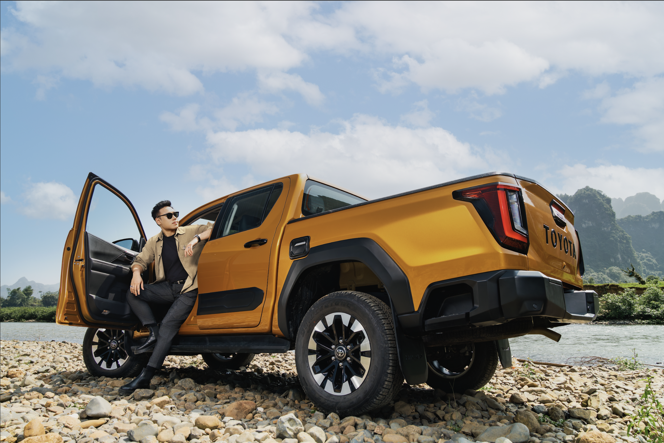 Toyota Hilux mới: Bước ngoặt của mẫu bán tải thực dụng- Ảnh 1.