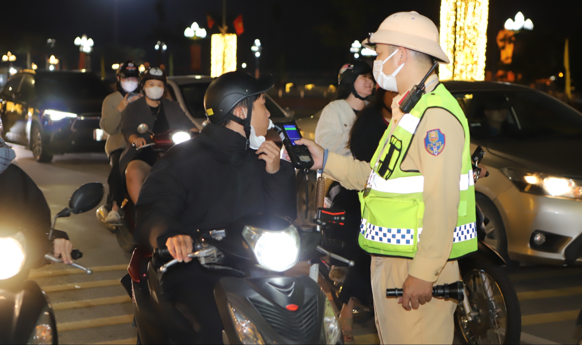 Kế hoạch 373 - "Quả đấm th&eacute;p" trấn &aacute;p vi phạm, tội phạm tr&ecirc;n c&aacute;c tuyến đường xứ Nghệ- Ảnh 5.