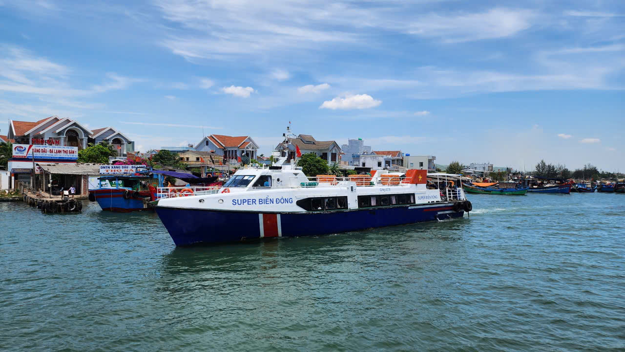 Sở X&acirc;y dựng Quảng Ng&atilde;i đề nghị điều chỉnh lại gi&aacute; v&eacute; t&agrave;u Sa Kỳ - L&yacute; Sơn- Ảnh 1.