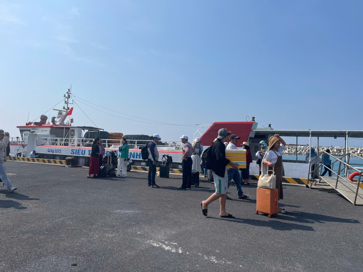 Sở X&acirc;y dựng Quảng Ng&atilde;i đề nghị điều chỉnh lại gi&aacute; v&eacute; t&agrave;u Sa Kỳ - L&yacute; Sơn- Ảnh 3.