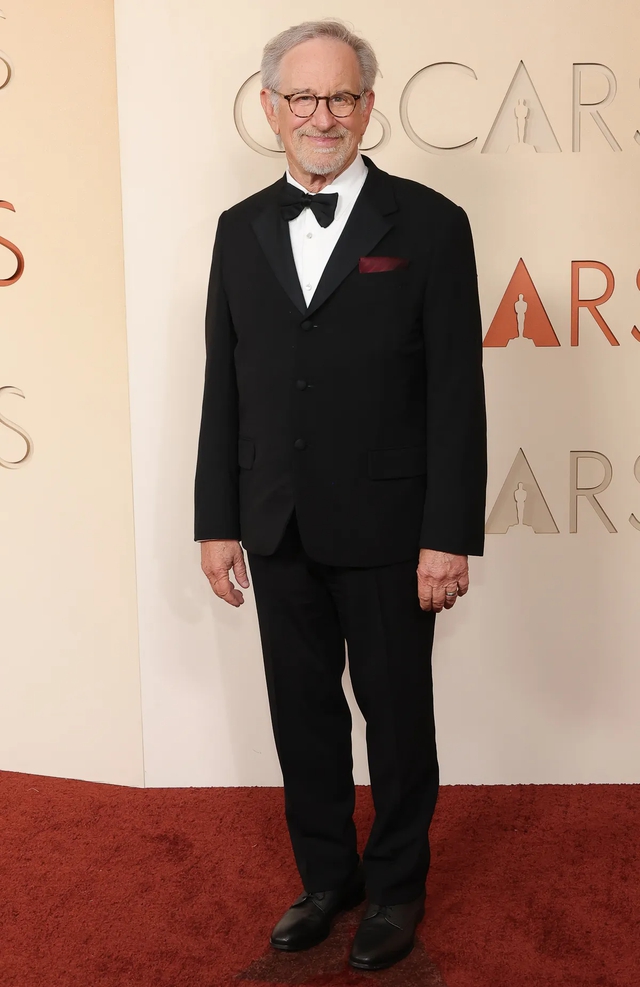 T&agrave;i tử, giai nh&acirc;n khoe sắc tr&ecirc;n thảm đỏ Lễ trao giải Oscar 2026- Ảnh 16.