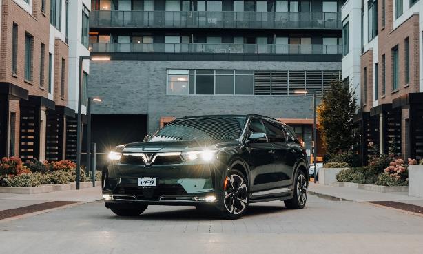 VinFast VF 9 giúp chủ nhân bớt chi phí trong thời bão giá xăng dầu- Ảnh 1.