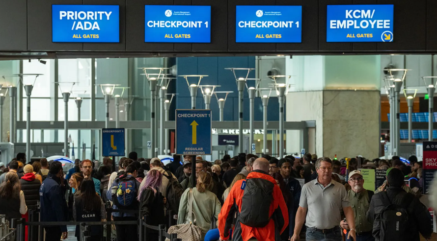 Các hãng bay Mỹ đề xuất thông qua luật đảm bảo lương cho nhân viên hàng không- Ảnh 1. Các hãng bay Mỹ đề xuất thông qua luật đảm bảo lương cho nhân viên hàng không- Ảnh 1.