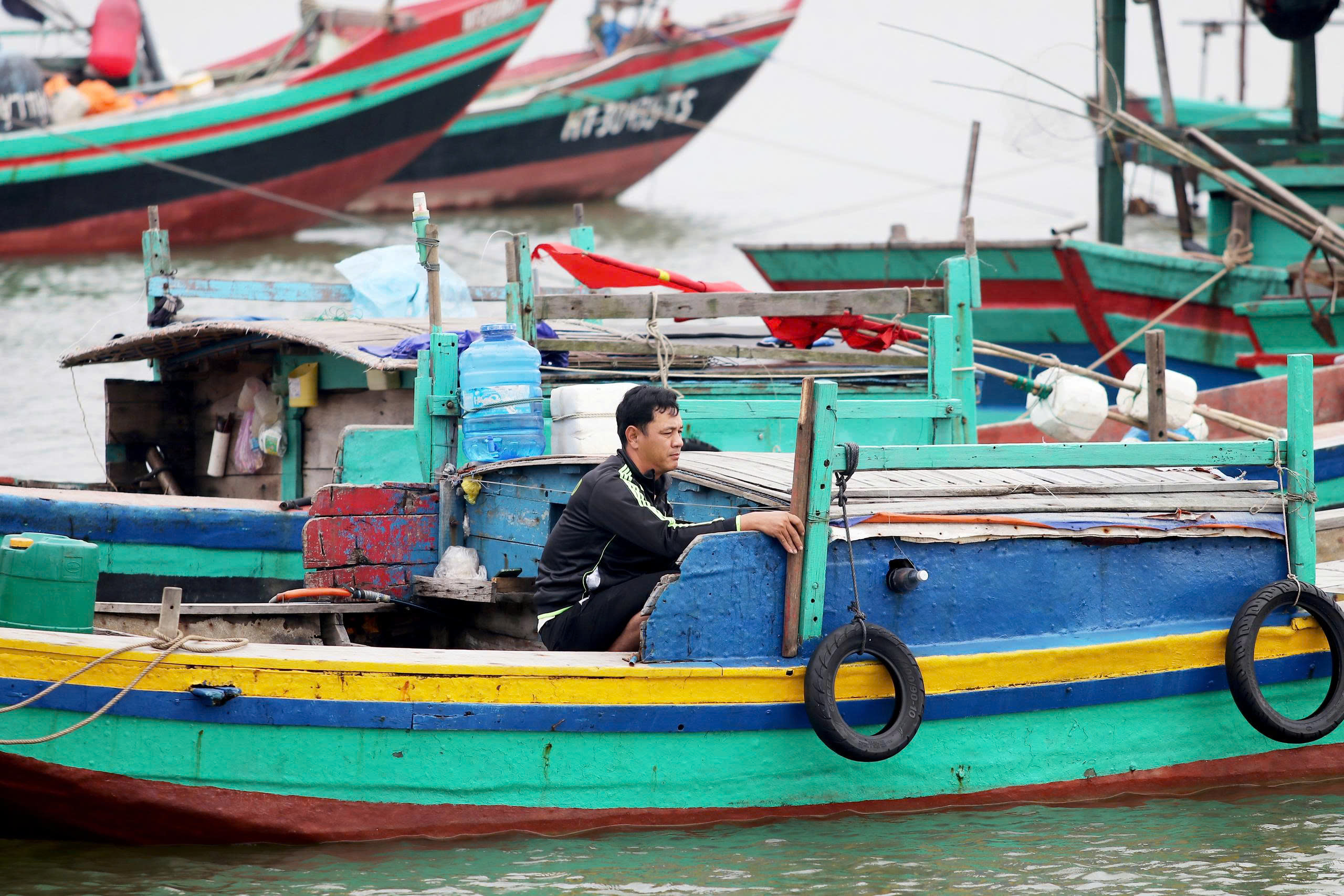 Ngư d&acirc;n H&agrave; Tĩnh ki&ecirc;n tr&igrave; b&aacute;m biển, tiết giảm chi ph&iacute; giữa &aacute;p lực nhi&ecirc;n liệu tăng cao- Ảnh 2.
