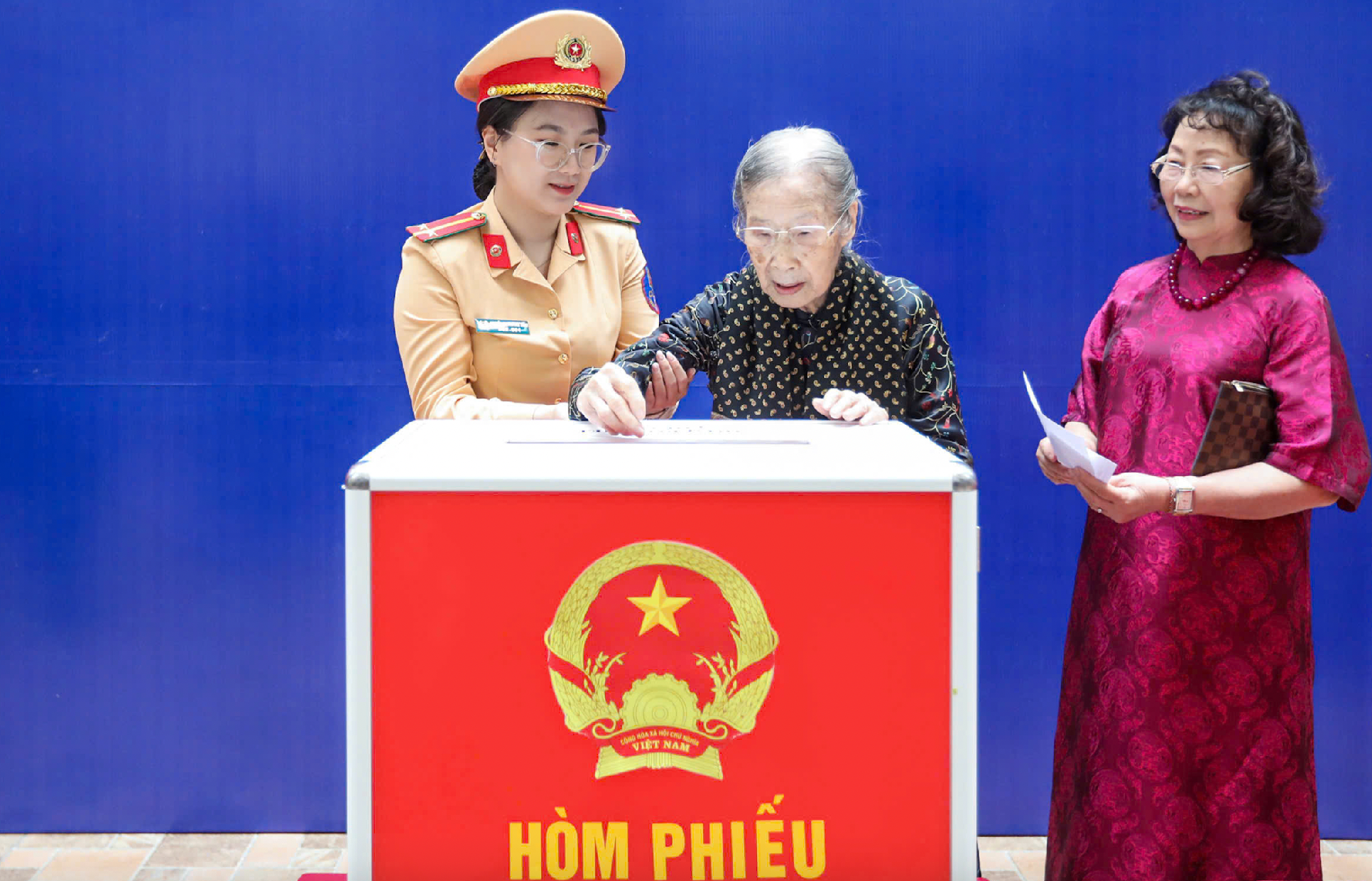 34 tỉnh, th&agrave;nh phố đều đạt tr&ecirc;n 99% cử tri đi bầu cử- Ảnh 1.