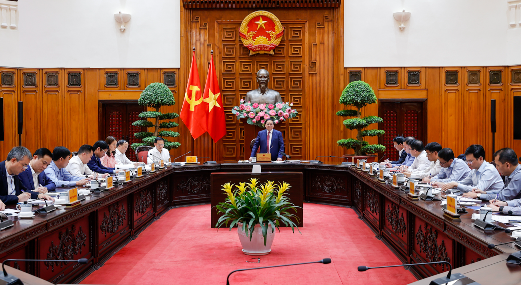 Thủ tướng Phạm Minh Ch&iacute;nh: Xăng dầu v&agrave; năng lượng cho sản xuất, ti&ecirc;u d&ugrave;ng được bảo đảm- Ảnh 1.