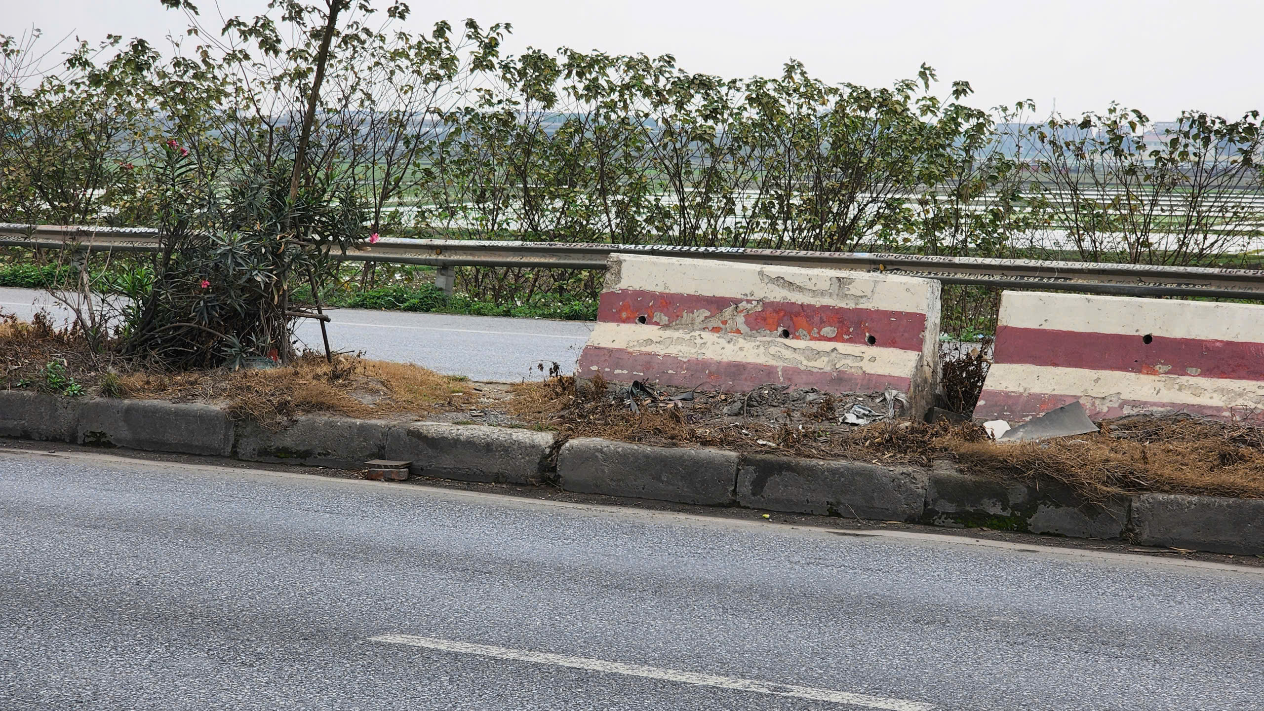 Bắc Ninh: Xe m&aacute;y ngang nhi&ecirc;n đi ngược chiều, quay đầu tr&aacute;i ph&eacute;p tr&ecirc;n QL18- Ảnh 18.