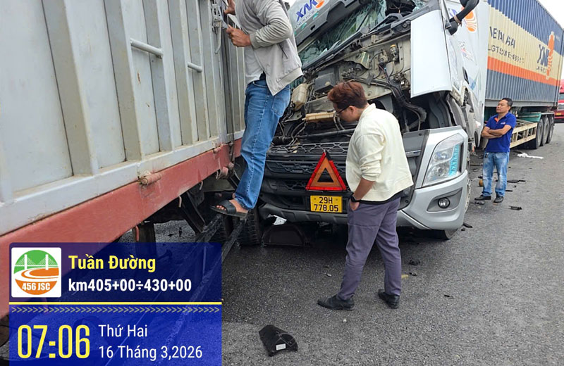 Vụ tai nạn khiến tuyến cao tốc Bắc - Nam đoạn Nghi Sơn - Diễn Ch&acirc;u &aacute;ch tắc nhiều giờ.