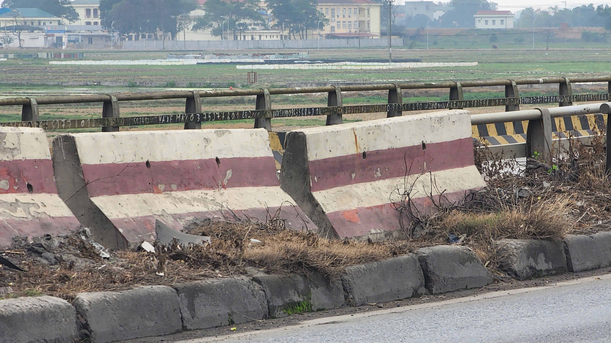 Bắc Ninh: Xe m&aacute;y ngang nhi&ecirc;n đi ngược chiều, quay đầu tr&aacute;i ph&eacute;p tr&ecirc;n QL18- Ảnh 20.