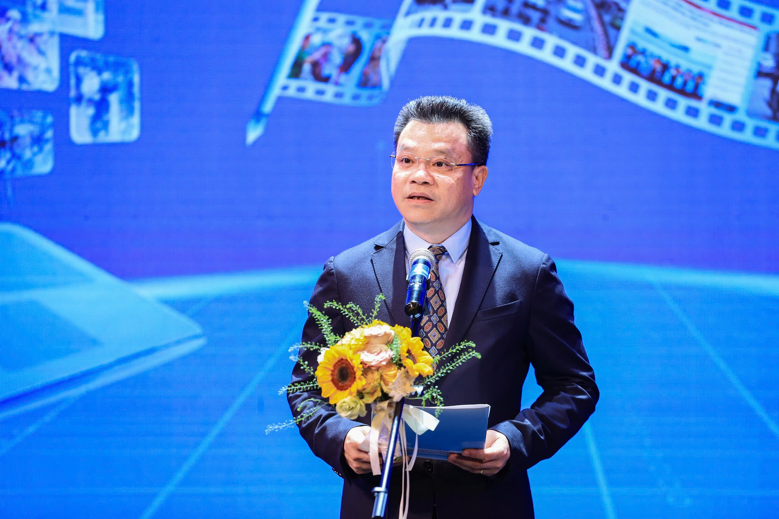 B&aacute;o X&acirc;y dựng đoạt nhiều giải thưởng về tuy&ecirc;n truyền An to&agrave;n giao th&ocirc;ng- Ảnh 2.