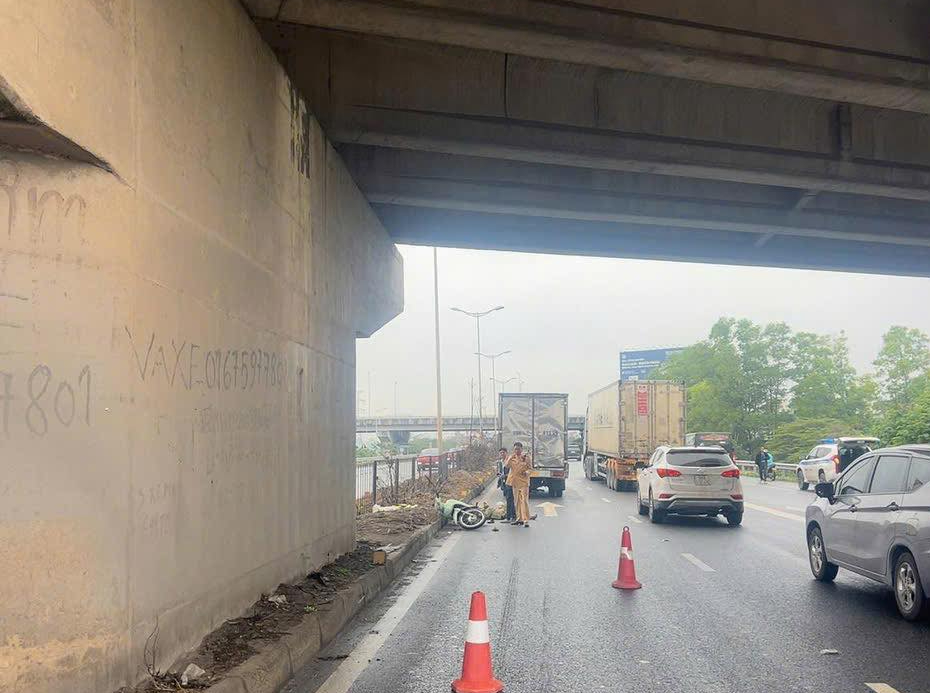 Bắc Ninh: Xe m&aacute;y ngang nhi&ecirc;n đi ngược chiều, quay đầu tr&aacute;i ph&eacute;p tr&ecirc;n QL18- Ảnh 21.