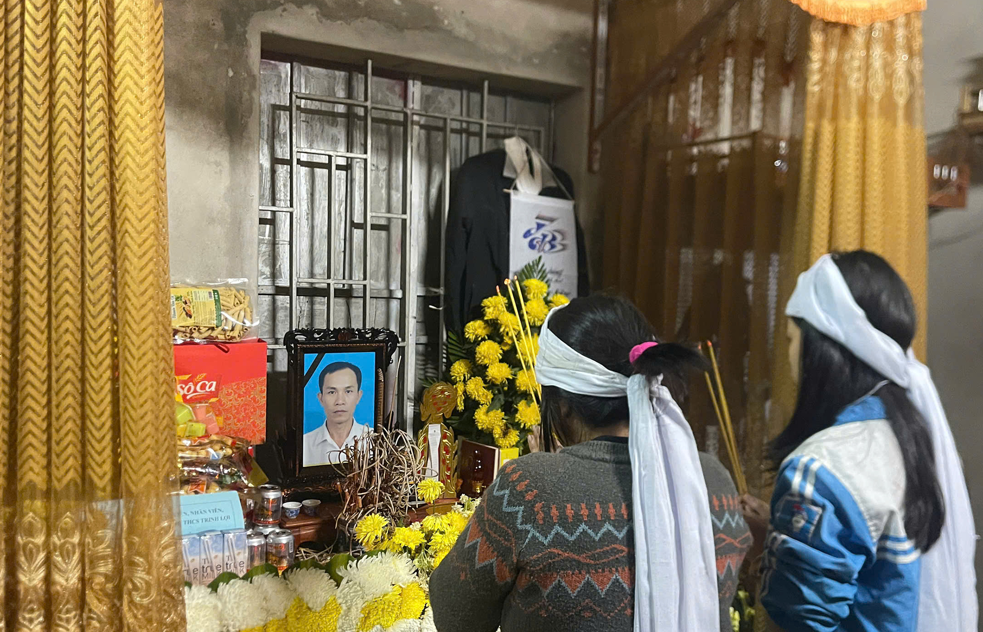 Chồng mất v&igrave; tai nạn, vợ con l&acirc;m cảnh khốn c&ugrave;ng- Ảnh 1.