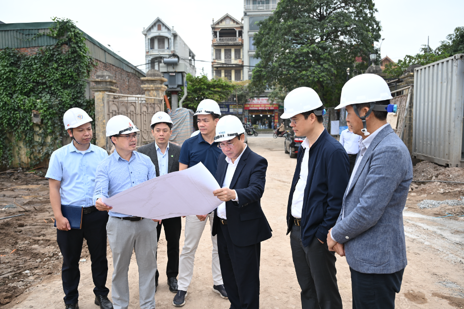 Thứ trưởng Nguyễn Văn Sinh kiểm tra tiến độ 6 dự án nhà ở xã hội tại Hà Nội- Ảnh 4.