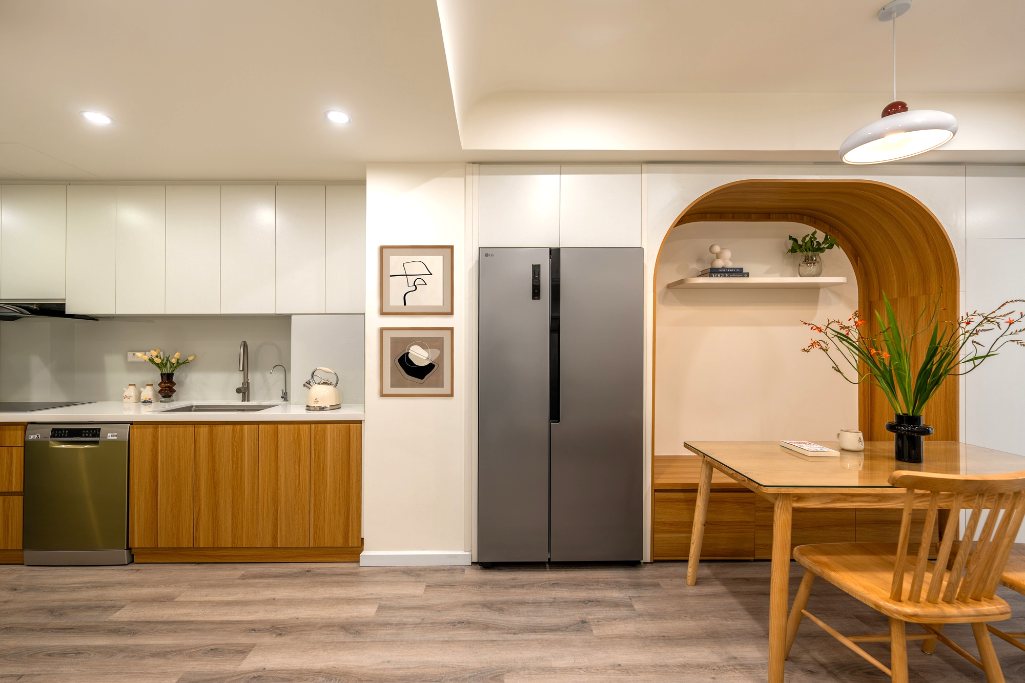 "Biến hình” căn hộ 70m² thành bốn phòng ngủ cho ba thế hệ như thế nào?- Ảnh 1.