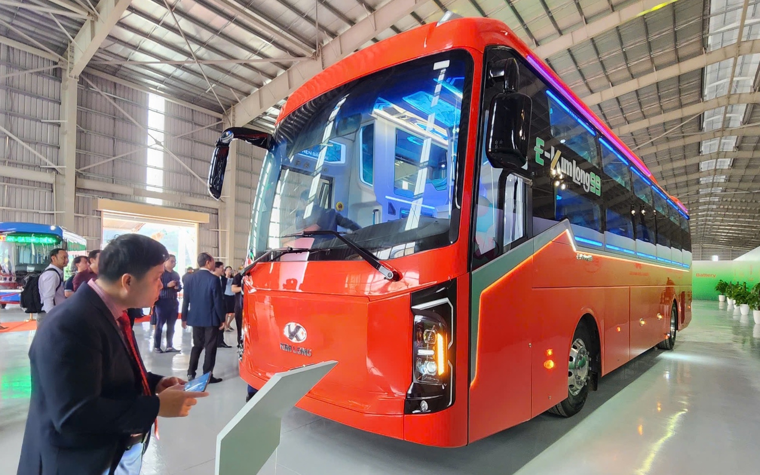 &Aacute;p lực gi&aacute; xăng dầu th&uacute;c đẩy cuộc đua &ldquo;xanh h&oacute;a&rdquo; vận tải