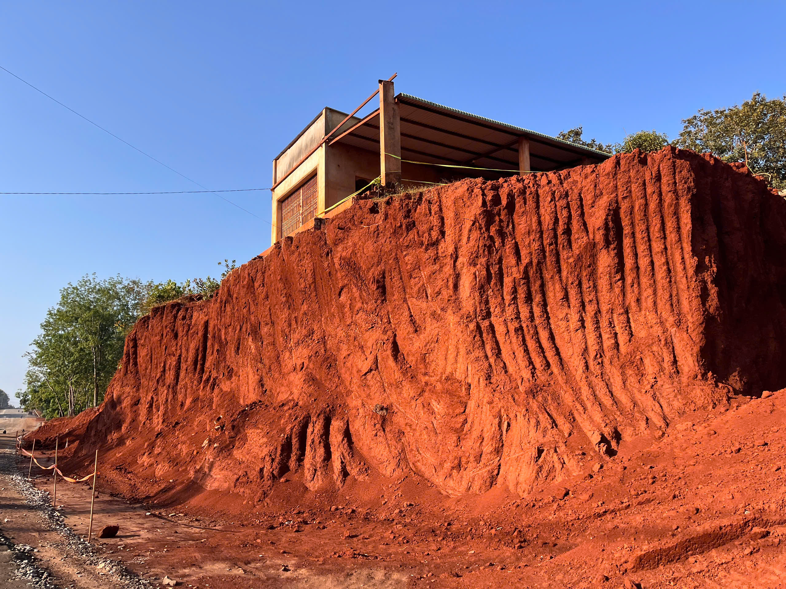 Vụ hạ cốt nền đường ở Đồng Nai: Ban QLDA xin lỗi người d&acirc;n, cam kết hỗ trợ thỏa đ&aacute;ng- Ảnh 3.