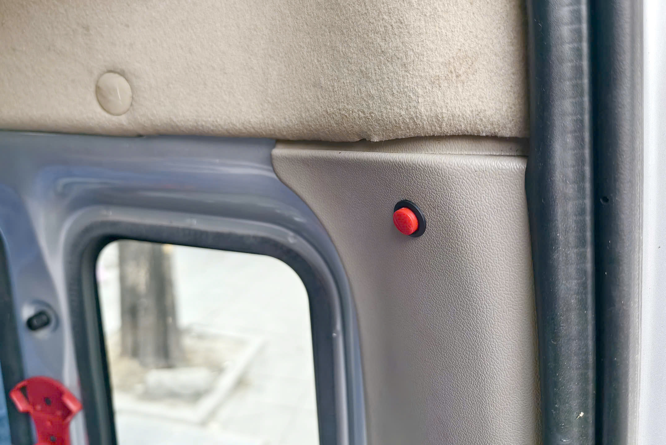 Cảnh s&aacute;t H&agrave; Nội test ma t&uacute;y v&agrave; nồng độ cồn t&agrave;i xế, siết chặt an to&agrave;n xe đưa đ&oacute;n học sinh- Ảnh 6.