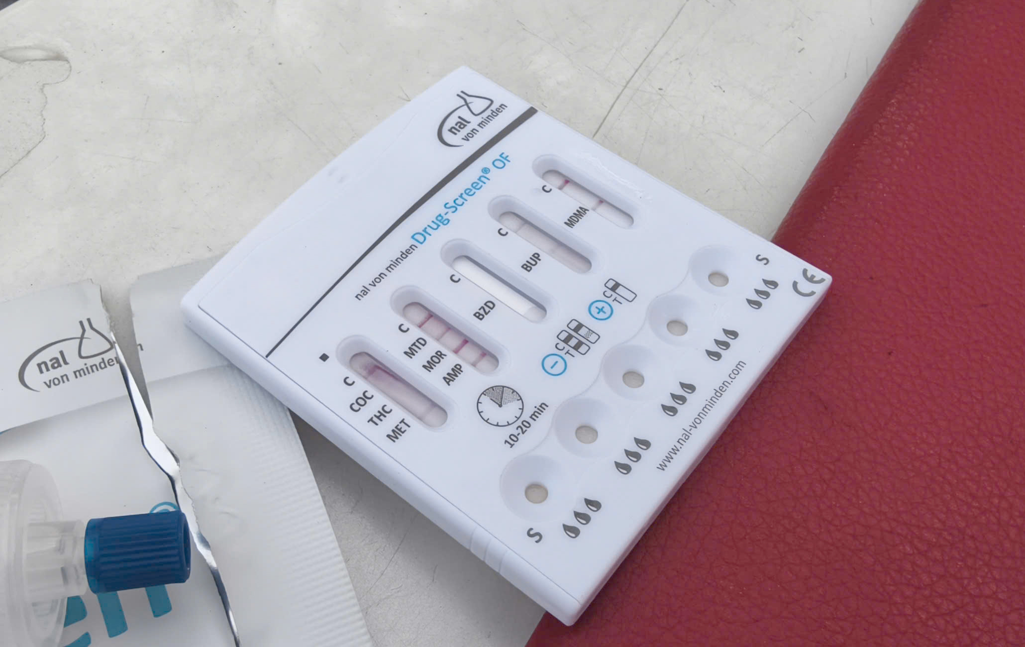 Cảnh s&aacute;t H&agrave; Nội test ma t&uacute;y v&agrave; nồng độ cồn t&agrave;i xế, siết chặt an to&agrave;n xe đưa đ&oacute;n học sinh- Ảnh 5.