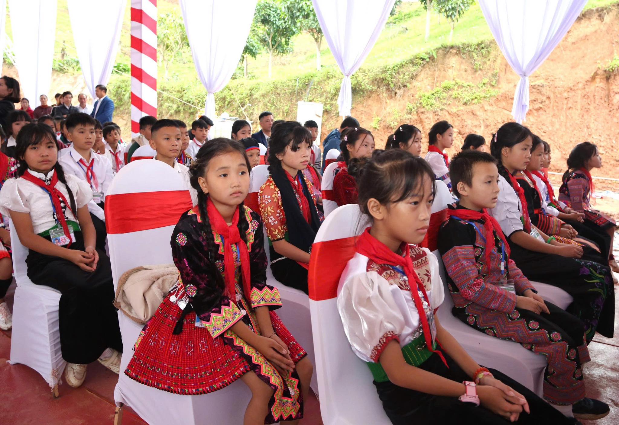 X&acirc;y hơn 120 trường nội tr&uacute; v&ugrave;ng bi&ecirc;n, thu hẹp khoảng c&aacute;ch gi&aacute;o dục- Ảnh 1.