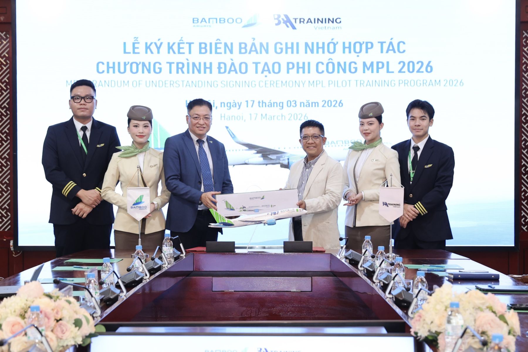 Đ&oacute;n đầu kế hoạch tăng đội bay, Bamboo Airways hợp t&aacute;c đ&agrave;o tạo phi c&ocirc;ng quy m&ocirc; lớn- Ảnh 1.
