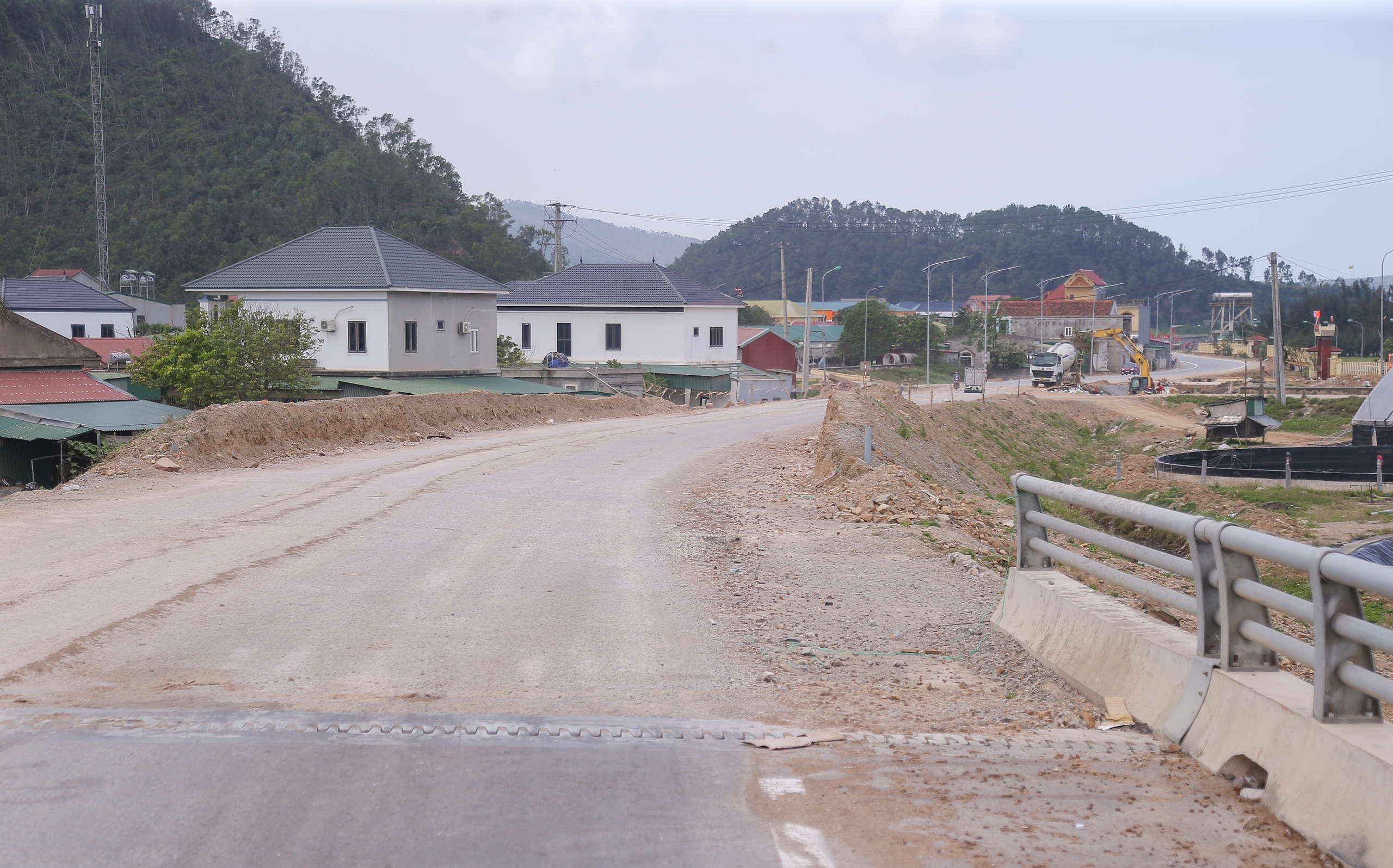 Ho&agrave;n th&agrave;nh theo d&otilde;i l&uacute;n, dự &aacute;n đường ven biển Nghệ An về đ&iacute;ch trong th&aacute;ng 5- Ảnh 1.