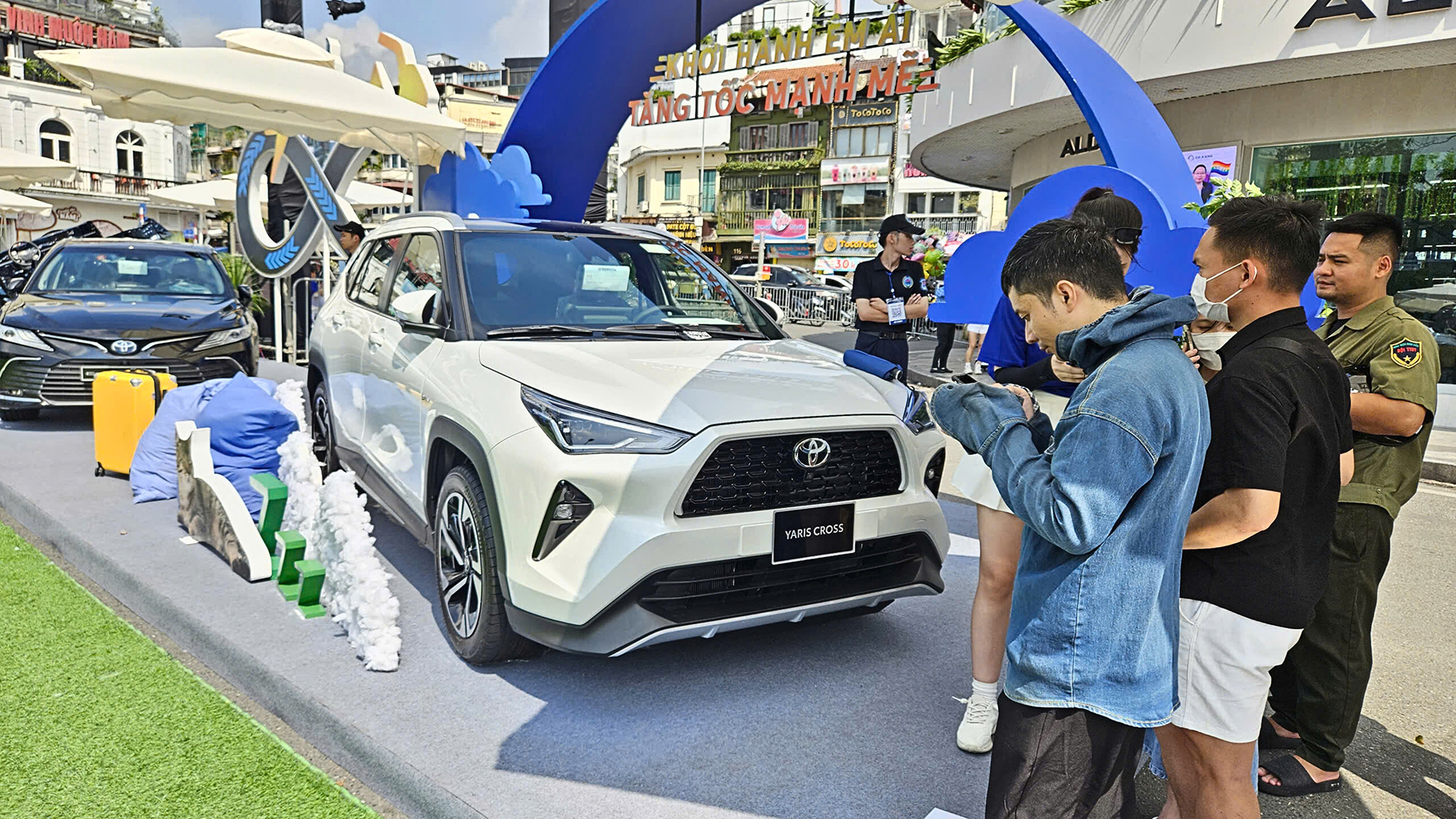 Lãi suất tăng, người vay mua ô tô lo gánh thêm nợ- Ảnh 1.