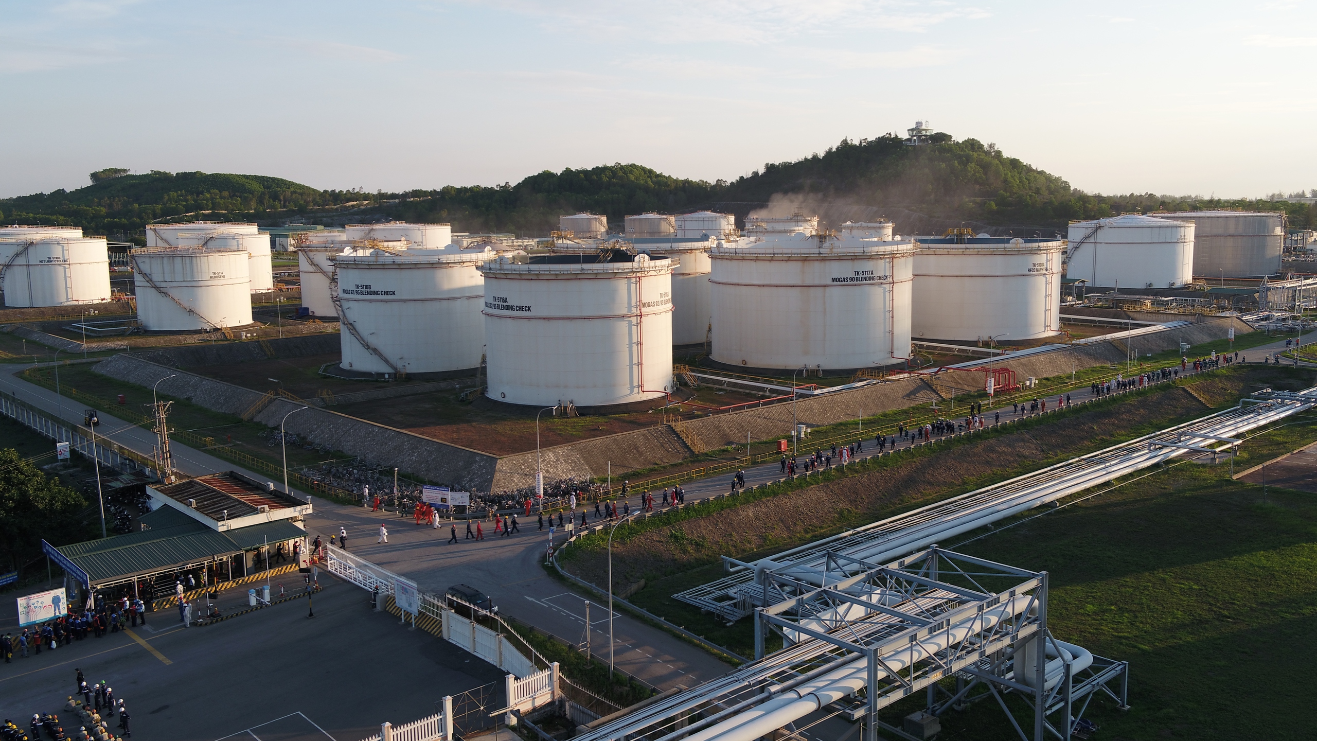 Cận cảnh nhập dầu th&ocirc; v&agrave;o Nh&agrave; m&aacute;y Lọc dầu Dung Quất- Ảnh 6.