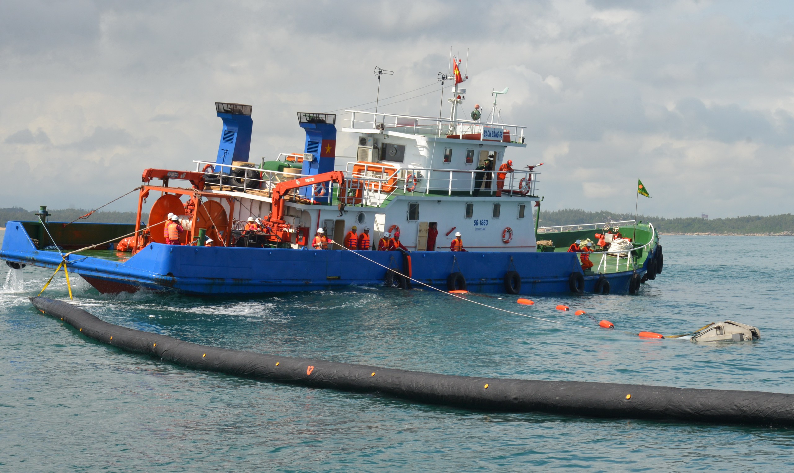 Cận cảnh nhập dầu th&ocirc; v&agrave;o Nh&agrave; m&aacute;y Lọc dầu Dung Quất- Ảnh 3.