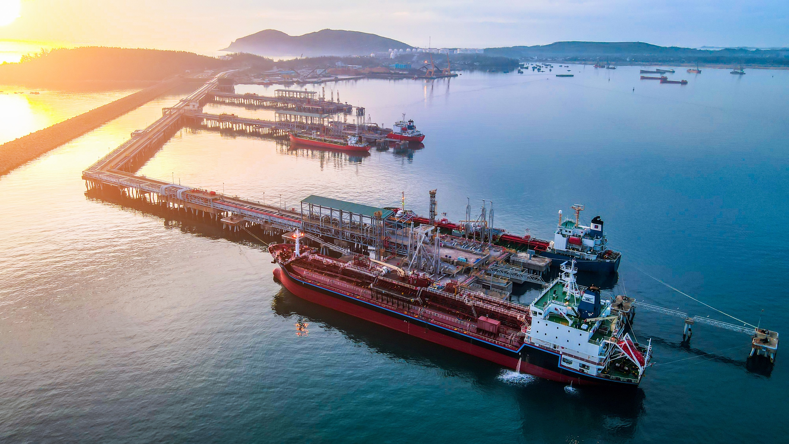 Cận cảnh nhập dầu th&ocirc; v&agrave;o Nh&agrave; m&aacute;y Lọc dầu Dung Quất- Ảnh 10.