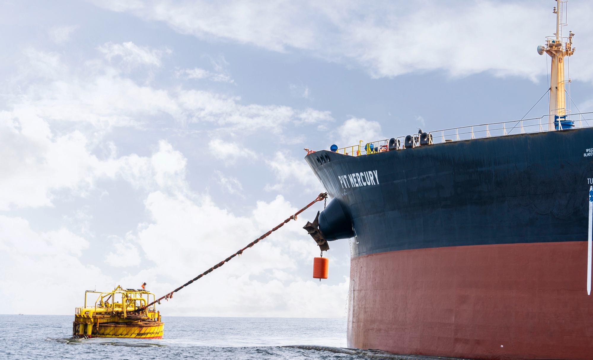 Cận cảnh nhập dầu th&ocirc; v&agrave;o Nh&agrave; m&aacute;y Lọc dầu Dung Quất- Ảnh 2.