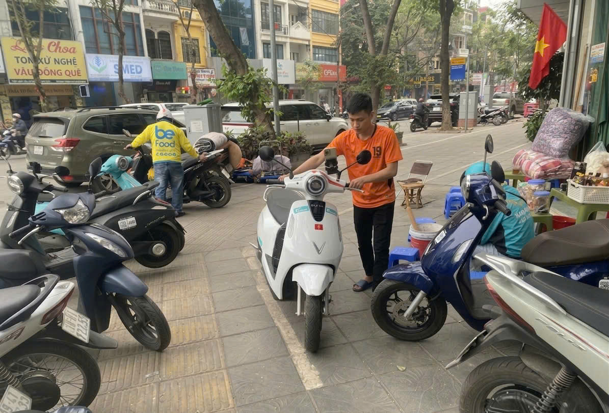 Vì sao Gen Z thích dùng xe máy điện?- Ảnh 1.