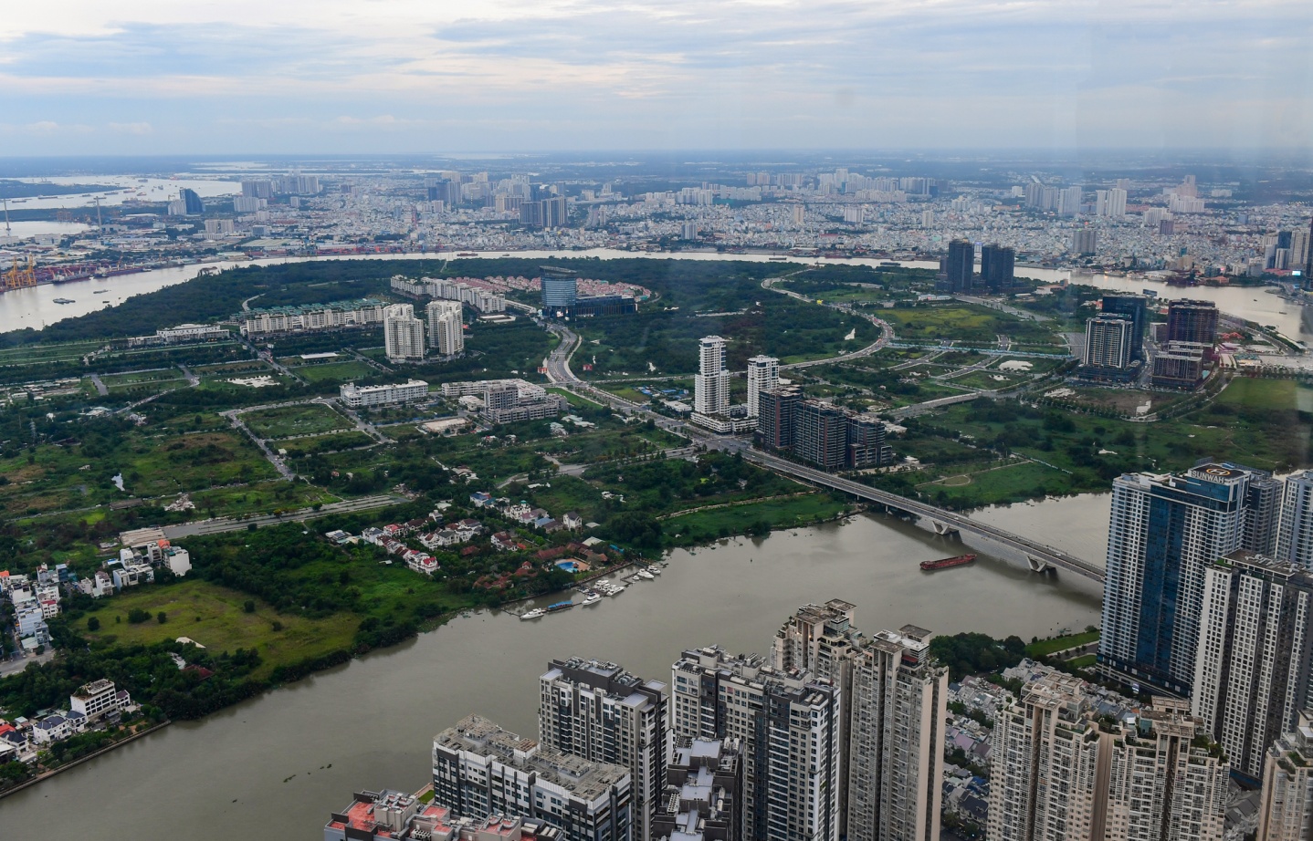 C:\Users\ASUS\Downloads\tp HCM nhin tu tang 81 Landmark38 (1).jpg