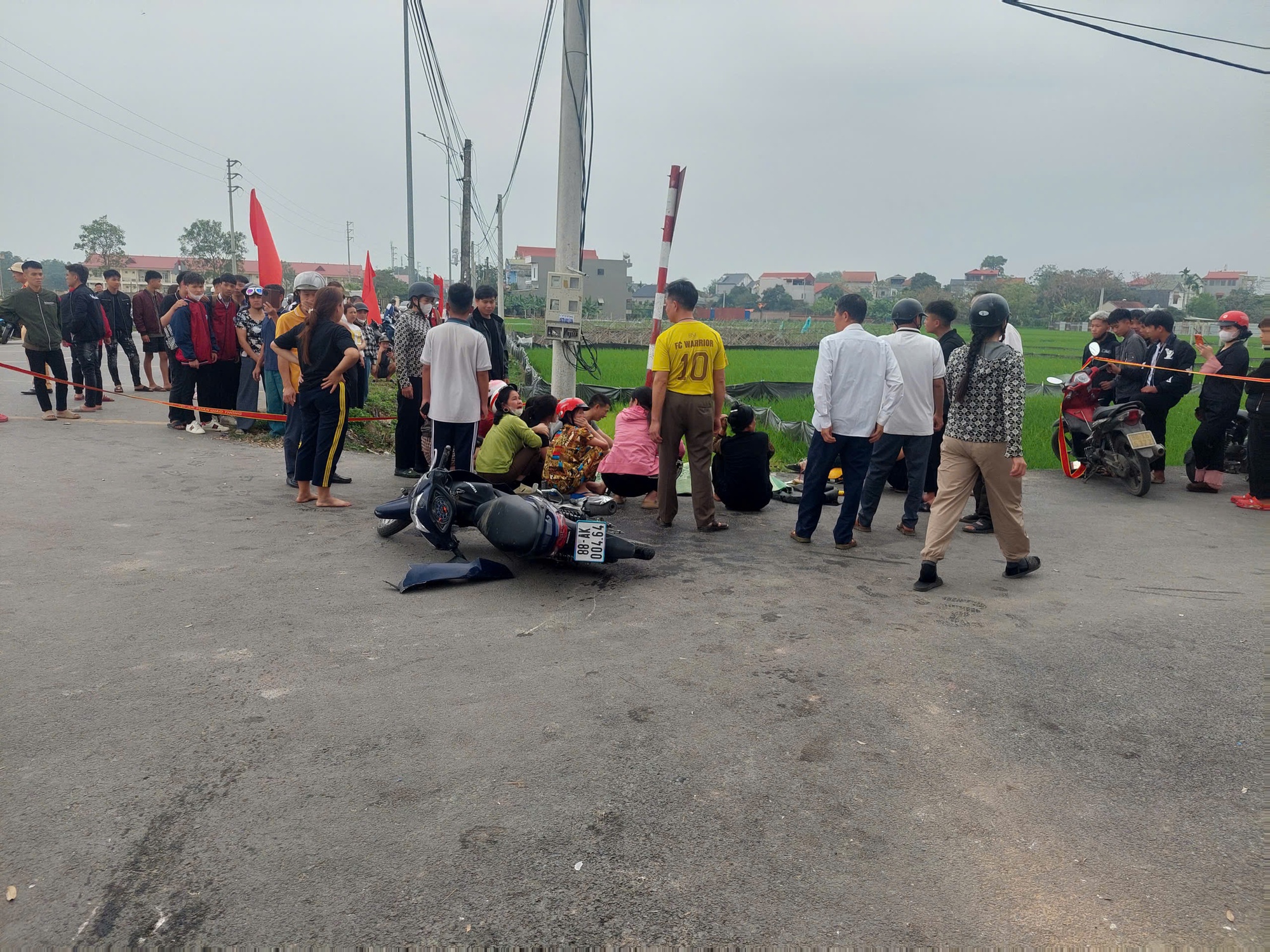 Ph&uacute; Thọ: Va chạm giữa xe m&aacute;y v&agrave; xe đạp điện l&agrave;m một học sinh tử vong thương t&acirc;m- Ảnh 1.